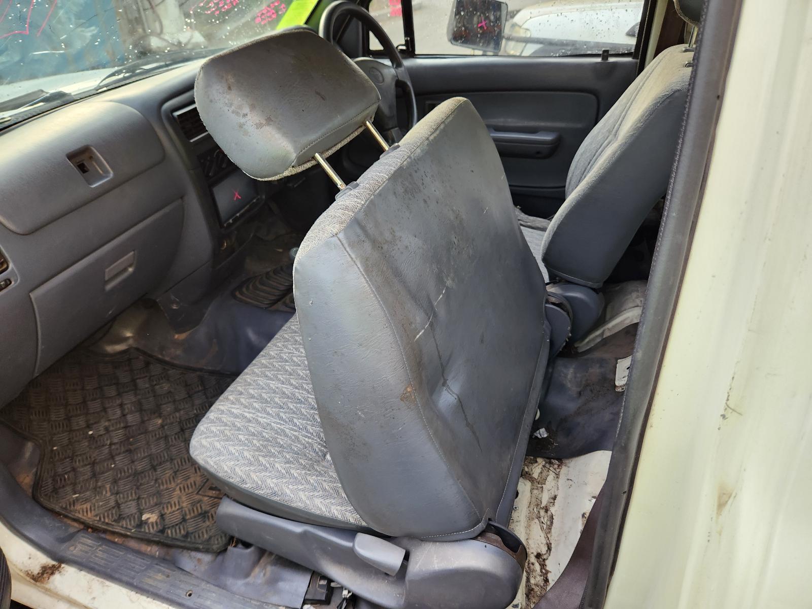 Toyota Hilux 2004 2 Door Pickup View Toyota Hilux 2004 2 Door Pickup
