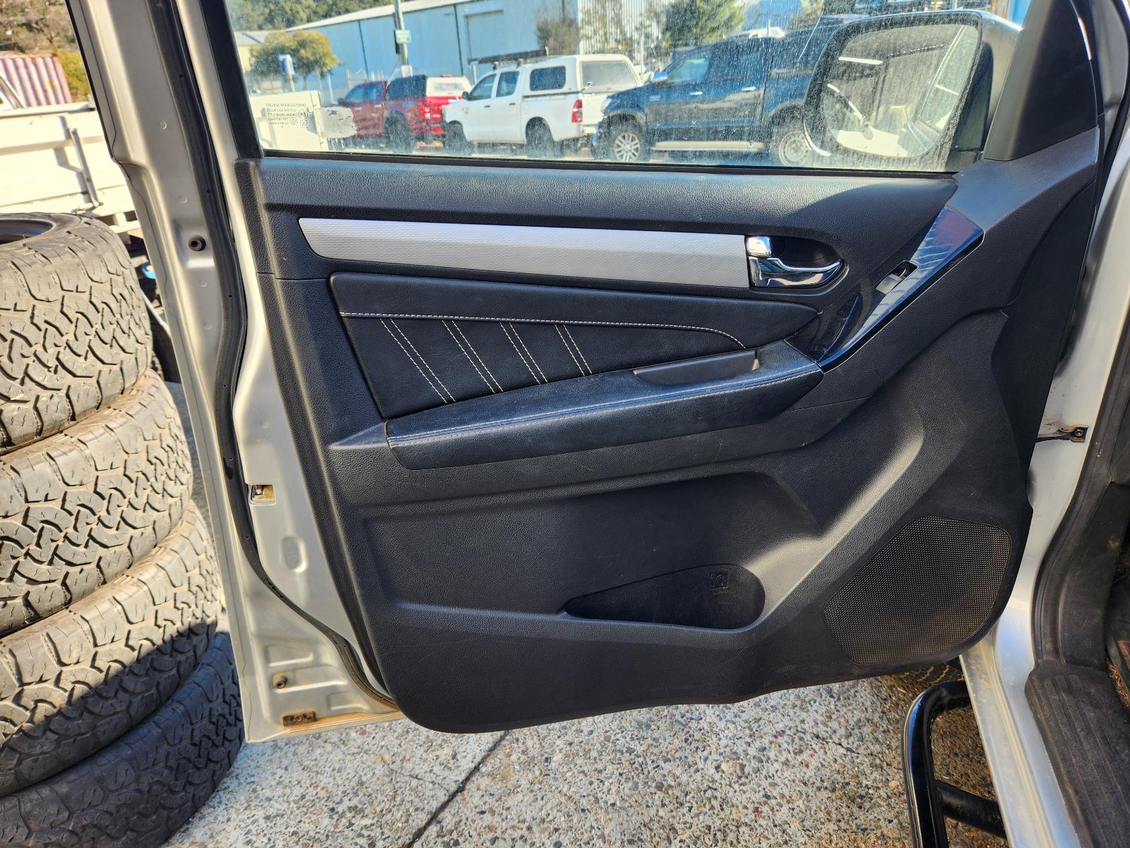 View Isuzu Mu-x 2017 4 Door Station Wagon