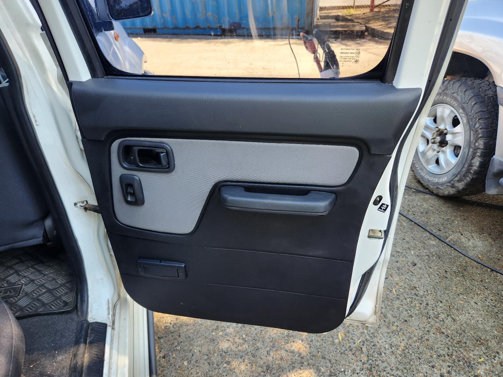 Nissan Navara 2014 4 Door Utility View Nissan Navara 2014 4 Door Utility