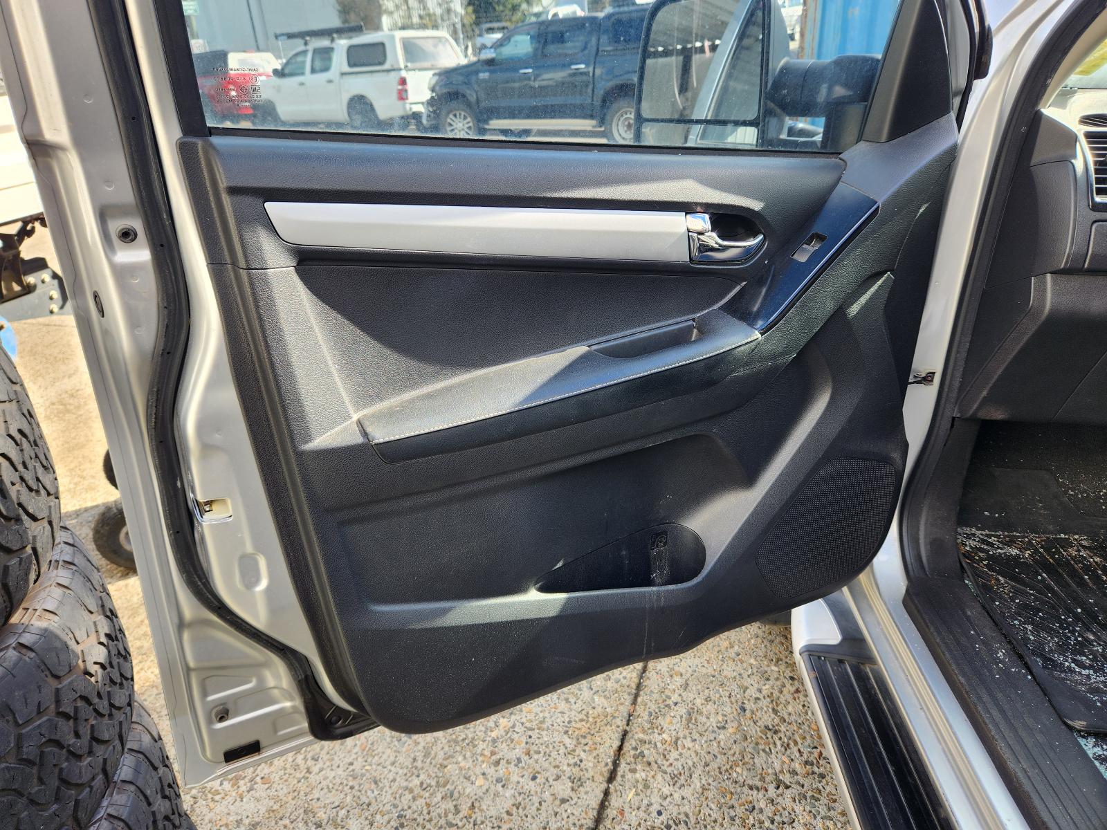 Isuzu Dmax 2018 4 Door Utility View Isuzu Dmax 2018 4 Door Utility