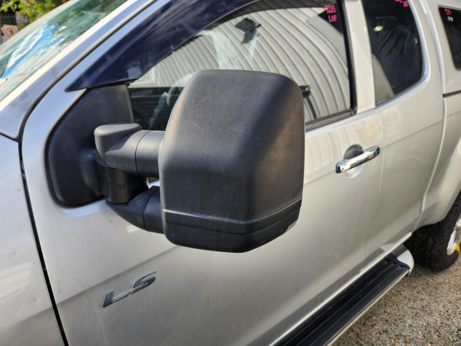 Isuzu Dmax 2018 4 Door Utility View Isuzu Dmax 2018 4 Door Utility