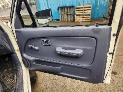 View Toyota Hilux 2000 2 Door Pickup