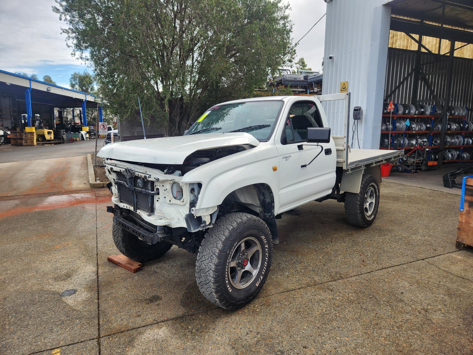 Image for a Toyota Hilux 2000 2 Door Pickup