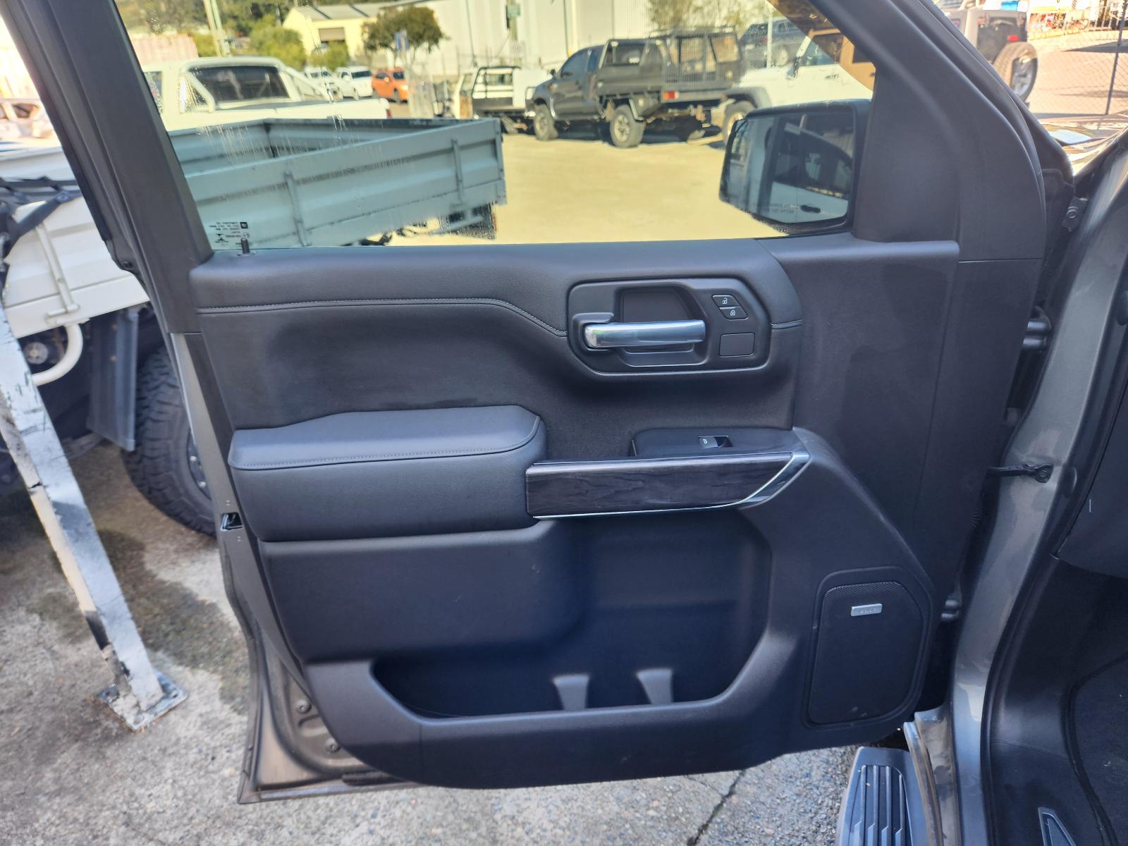 Chevrolet Silverado 2021 4 Door Utility View Chevrolet Silverado 2021 4 Door Utility