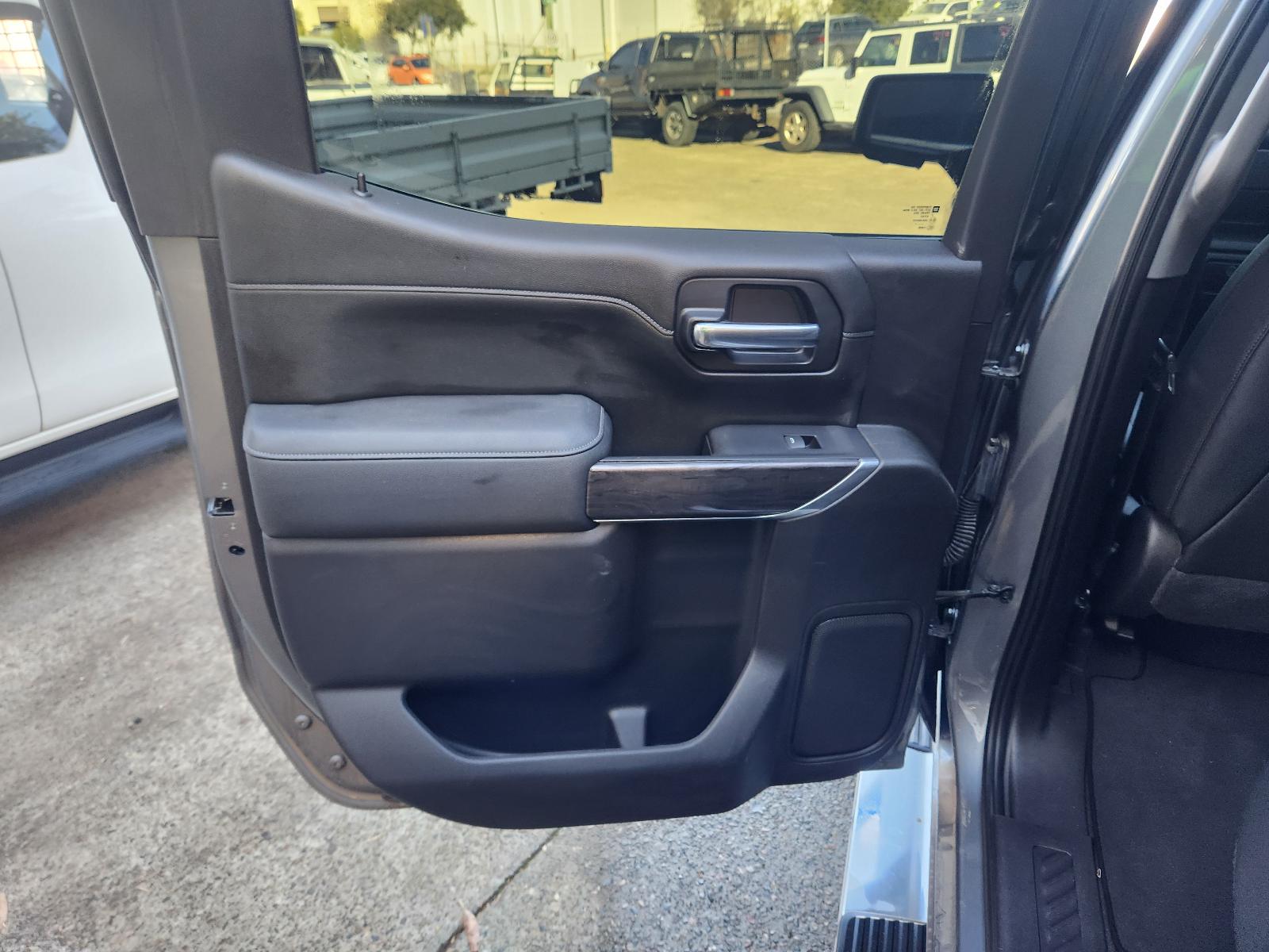 Chevrolet Silverado 2021 4 Door Utility View Chevrolet Silverado 2021 4 Door Utility