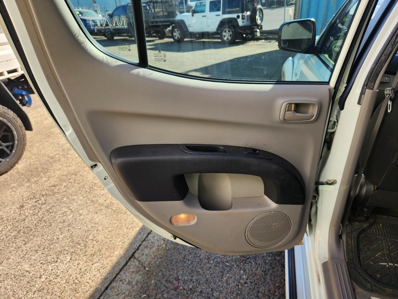 View Mitsubishi Triton 2012 4 Door Utility