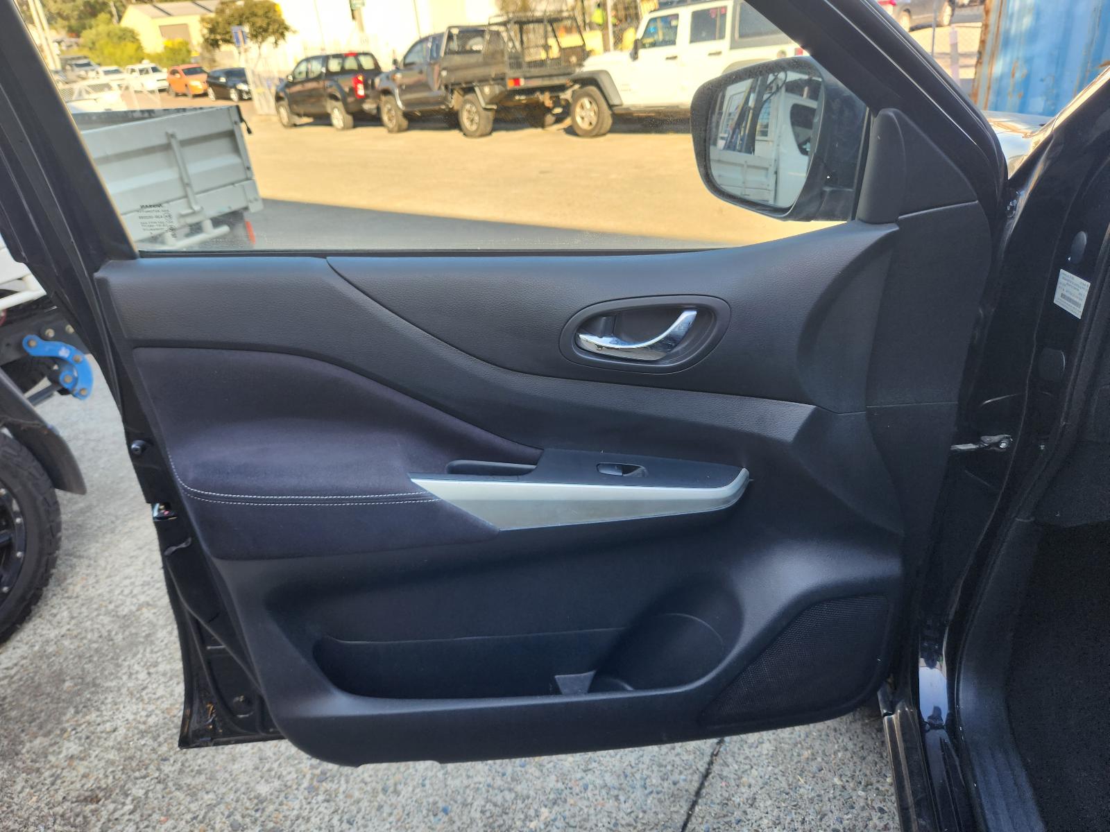 Nissan Navara 2015 4 Door Utility View Nissan Navara 2015 4 Door Utility