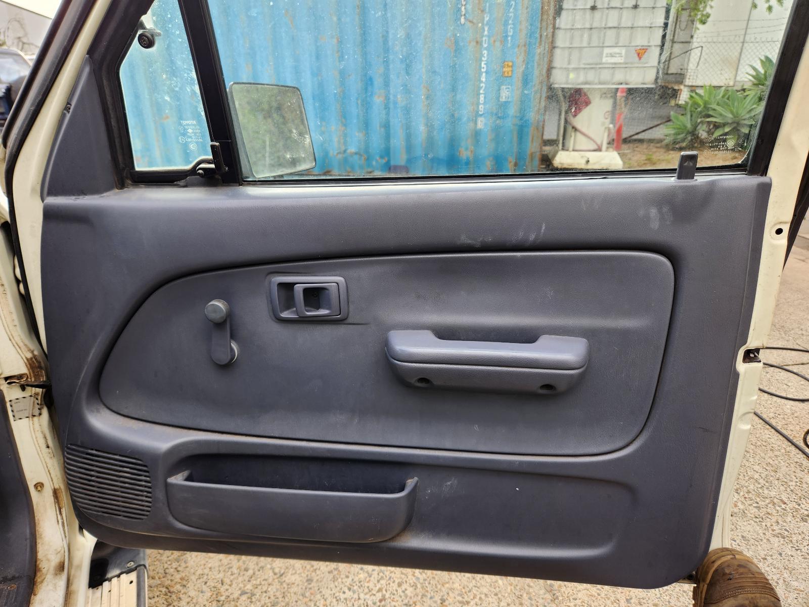 View Toyota Hilux 2000 2 Door Pickup