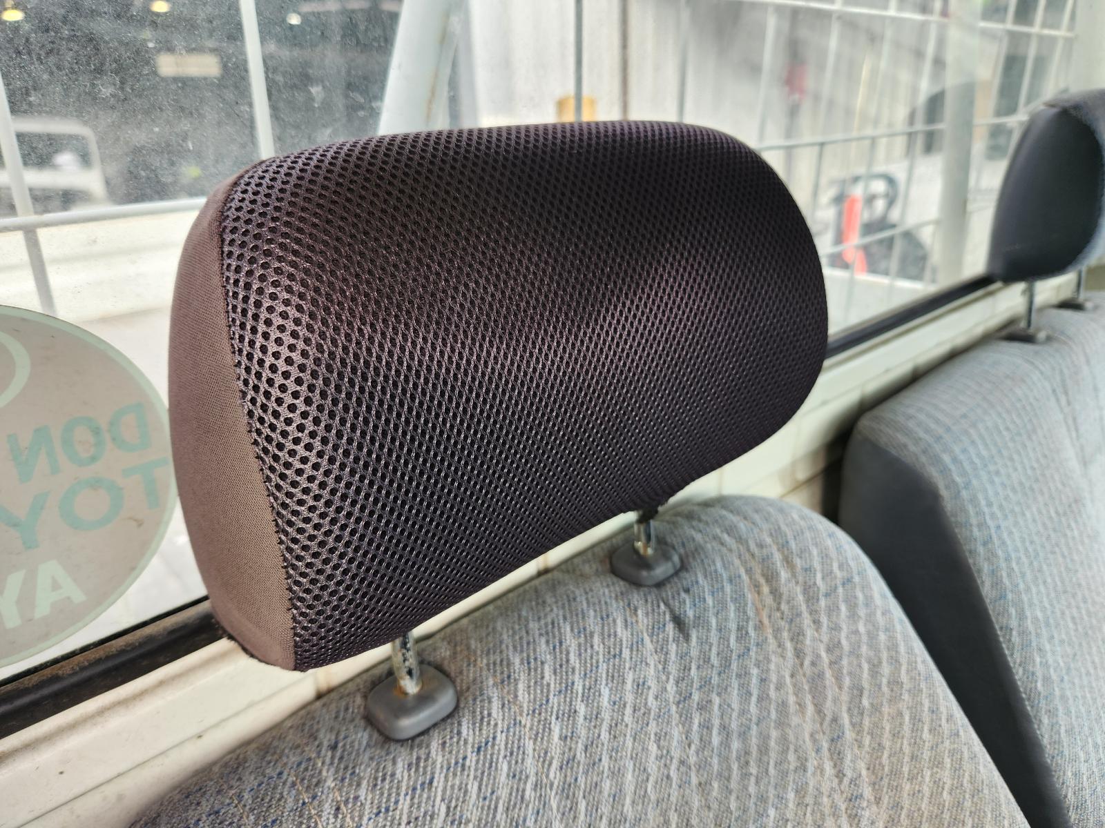 View Toyota Hilux 2000 2 Door Pickup