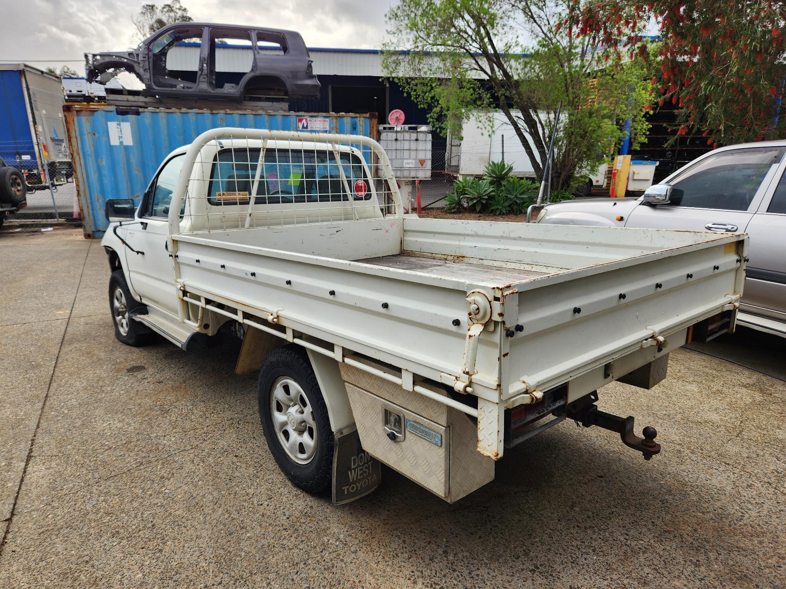View Toyota Hilux 2000 2 Door Pickup