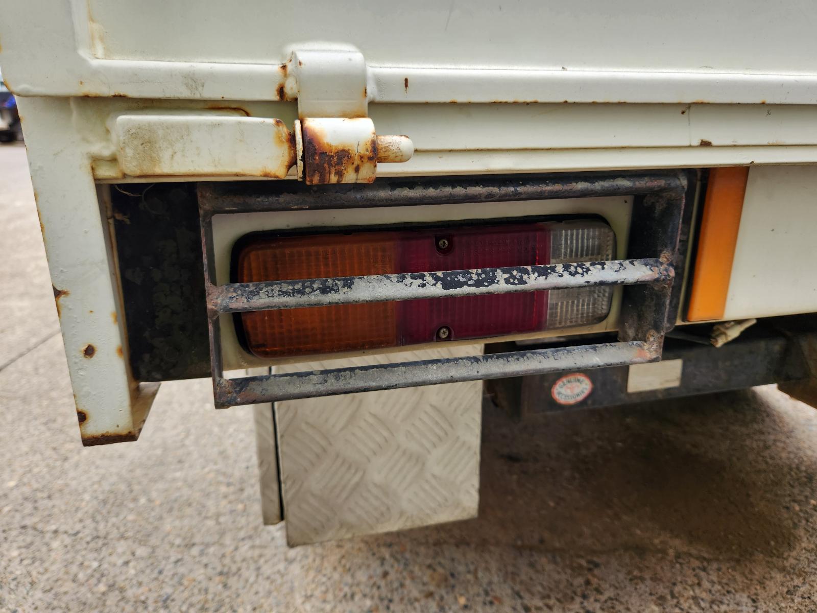 View Toyota Hilux 2000 2 Door Pickup