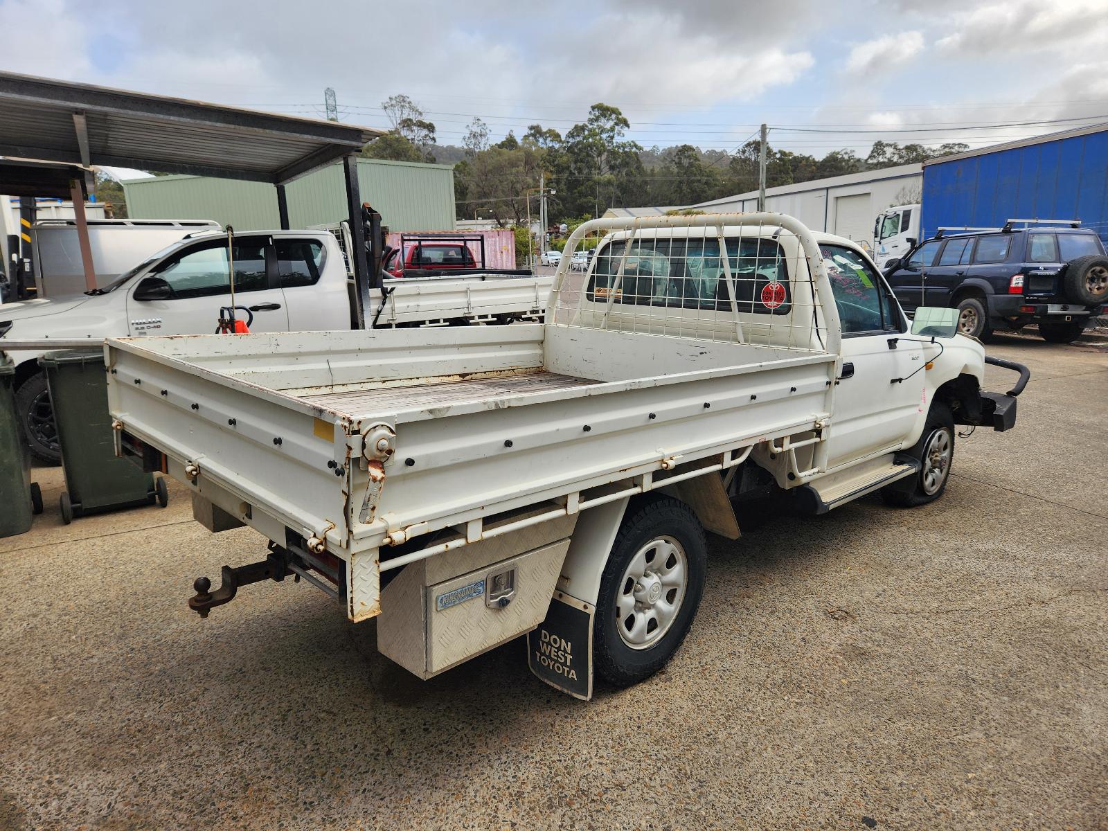 View Toyota Hilux 2000 2 Door Pickup