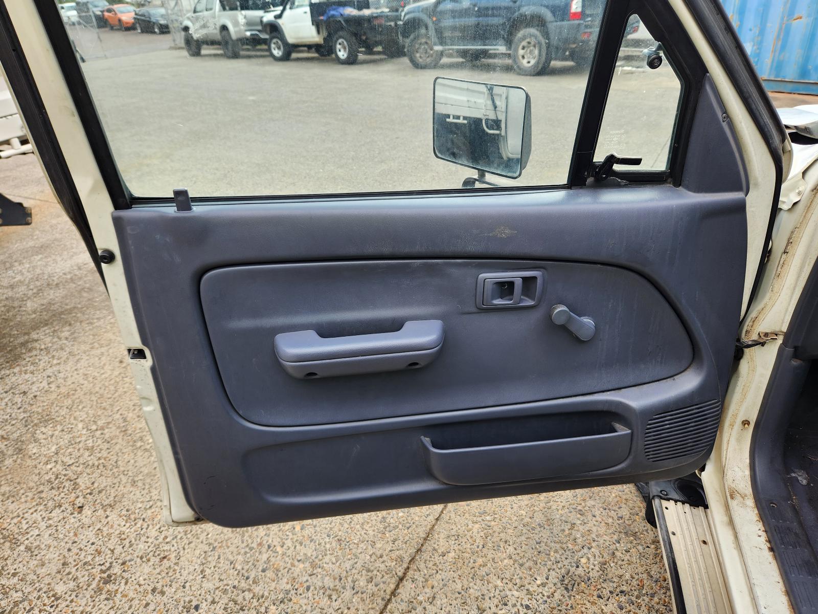 View Toyota Hilux 2000 2 Door Pickup
