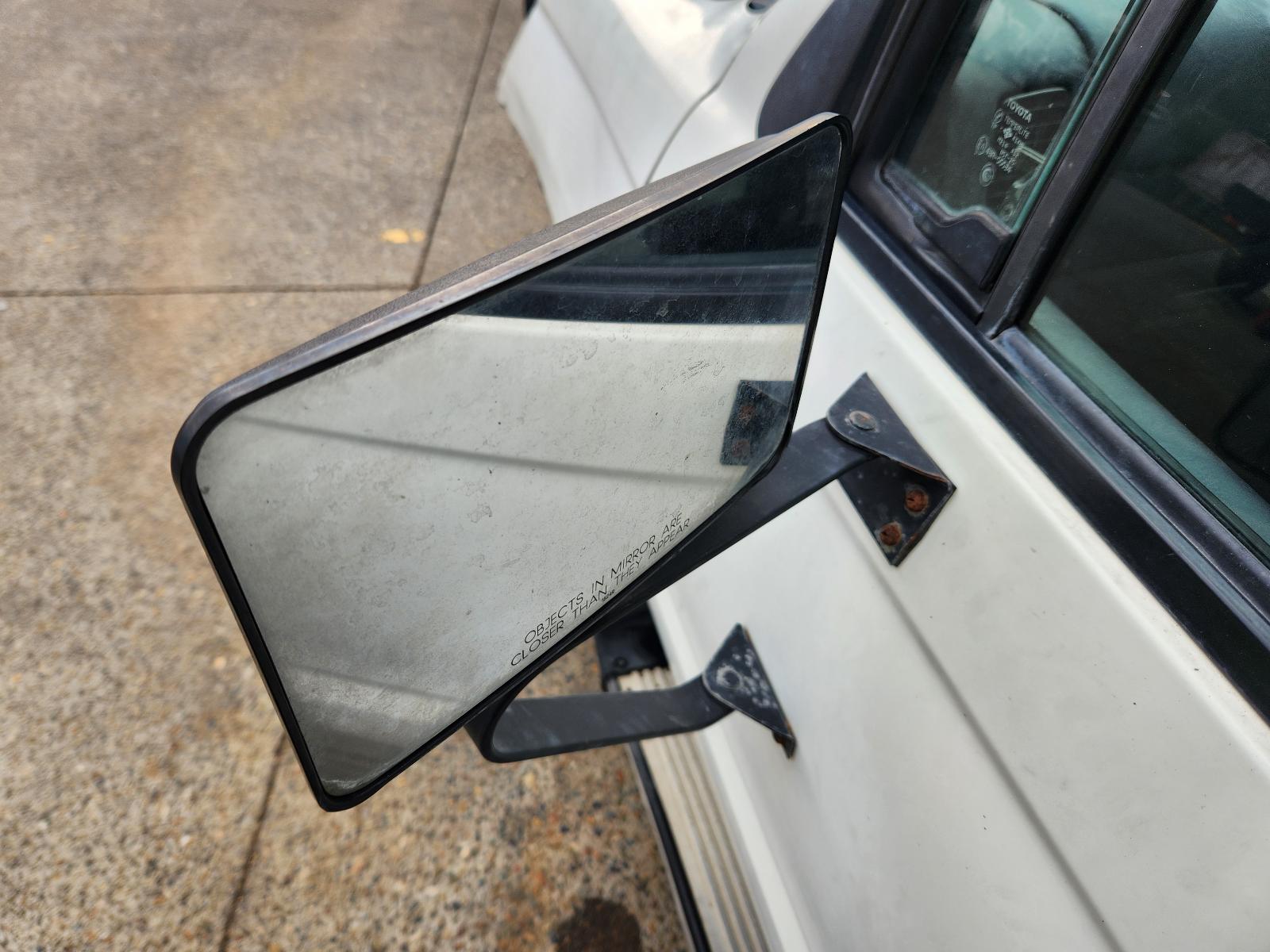 View Toyota Hilux 2000 2 Door Pickup
