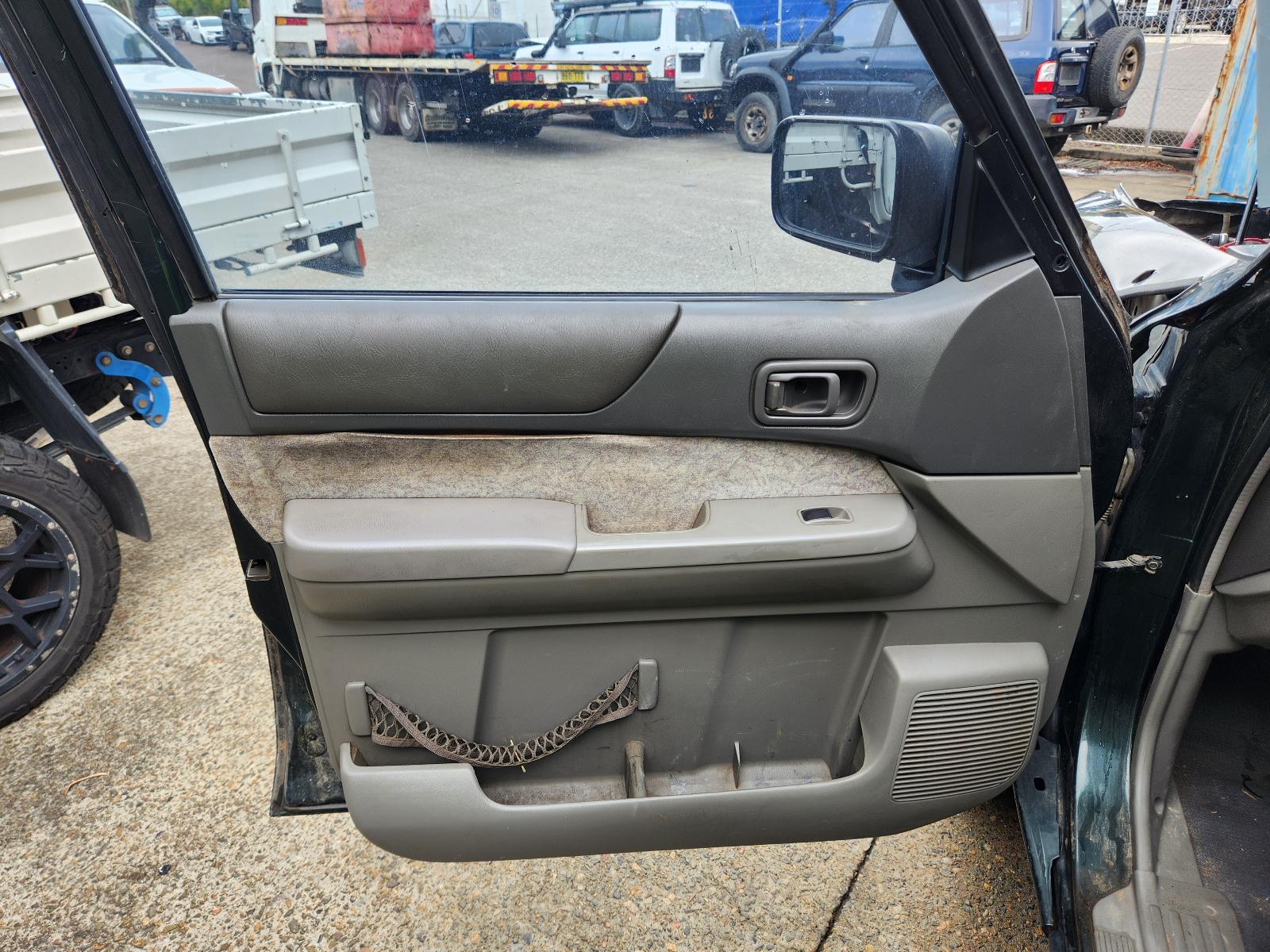 Nissan Patrol 2000 4 Door Station Wagon View Nissan Patrol 2000 4 Door Station Wagon