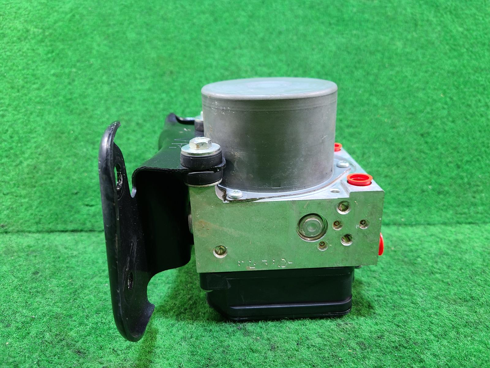 2020 Toyota Hilux Abs Pump/Modulator View Auto part Abs Pump/Modulator Toyota Hilux 2020