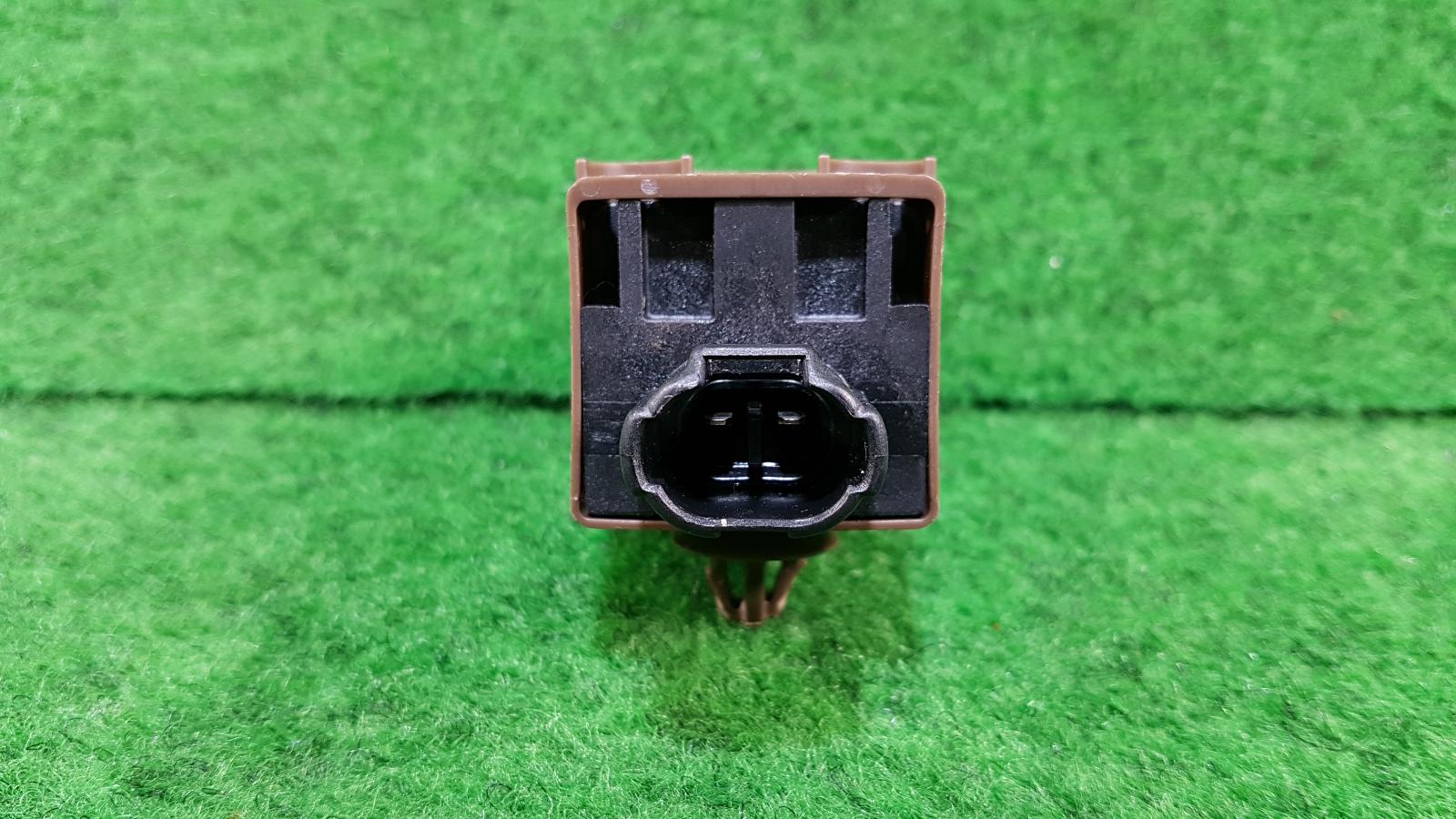 View Auto part Misc Switch/Relay Toyota Landcruiser 2016