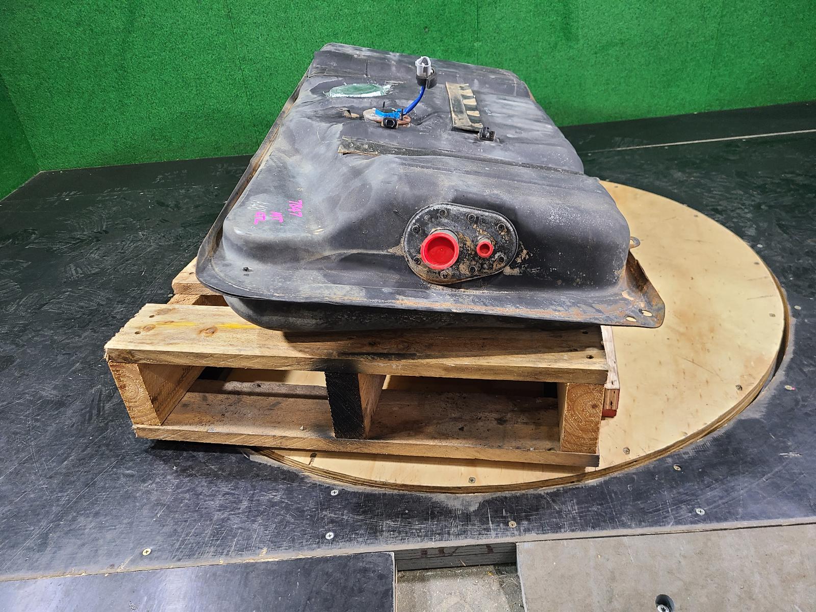 Fuel Tank Landcruiser Toyota 2003