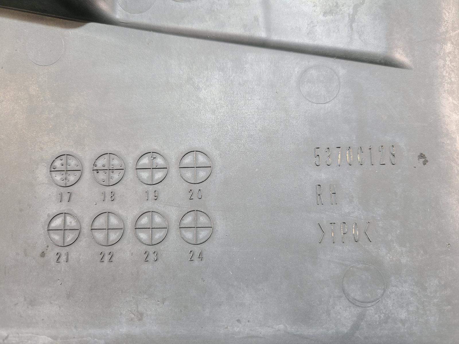 View Auto part Mud Flaps Mitsubishi Triton 2019