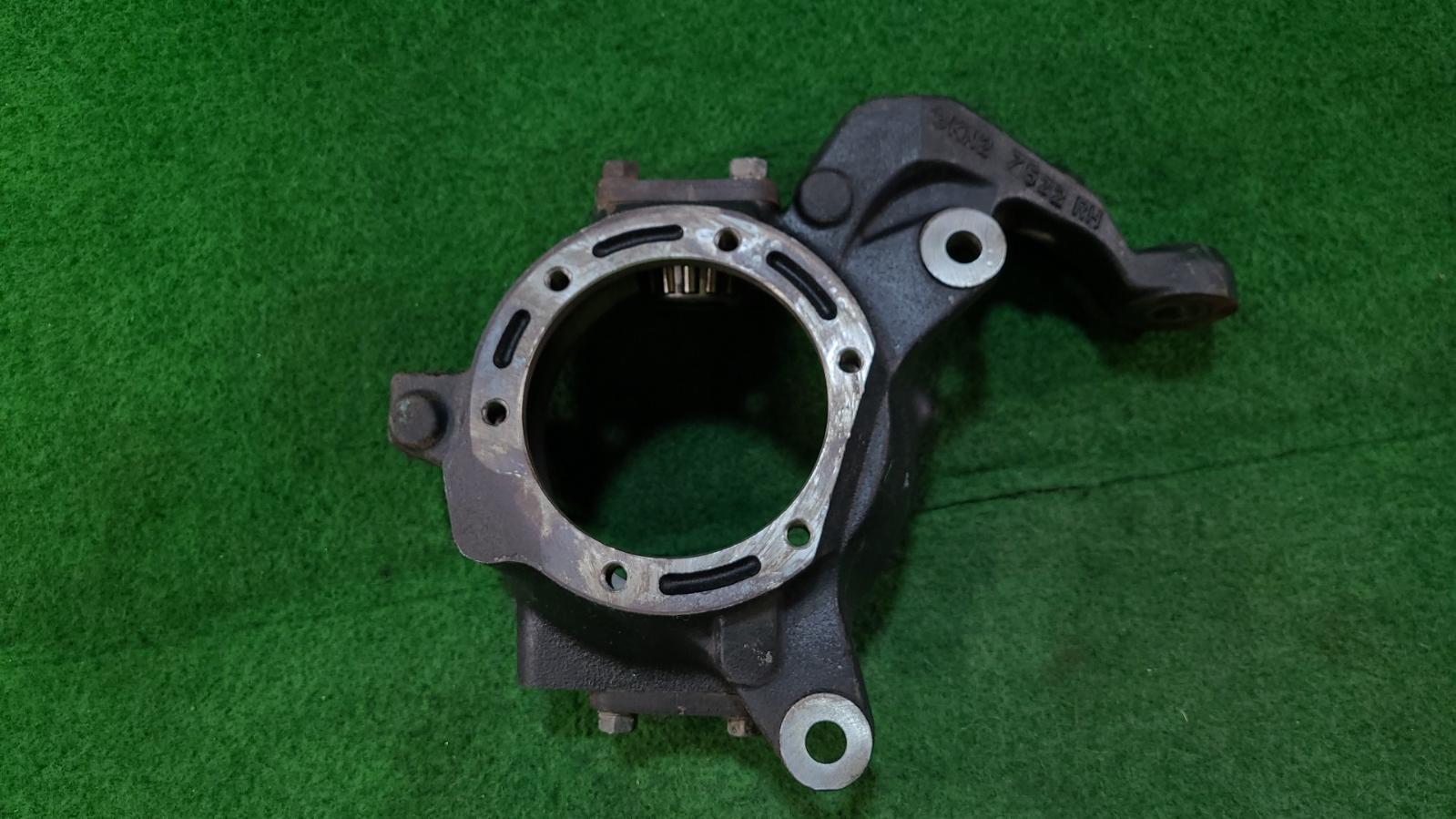 View Auto part Swivel Hub Nissan Patrol 1998