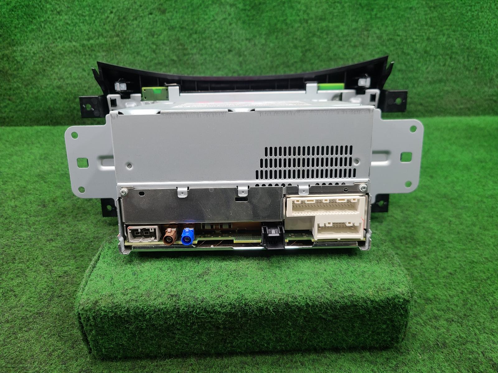 View Auto part Radio/Cd/Dvd/Sat/Tv Nissan Navara 2021