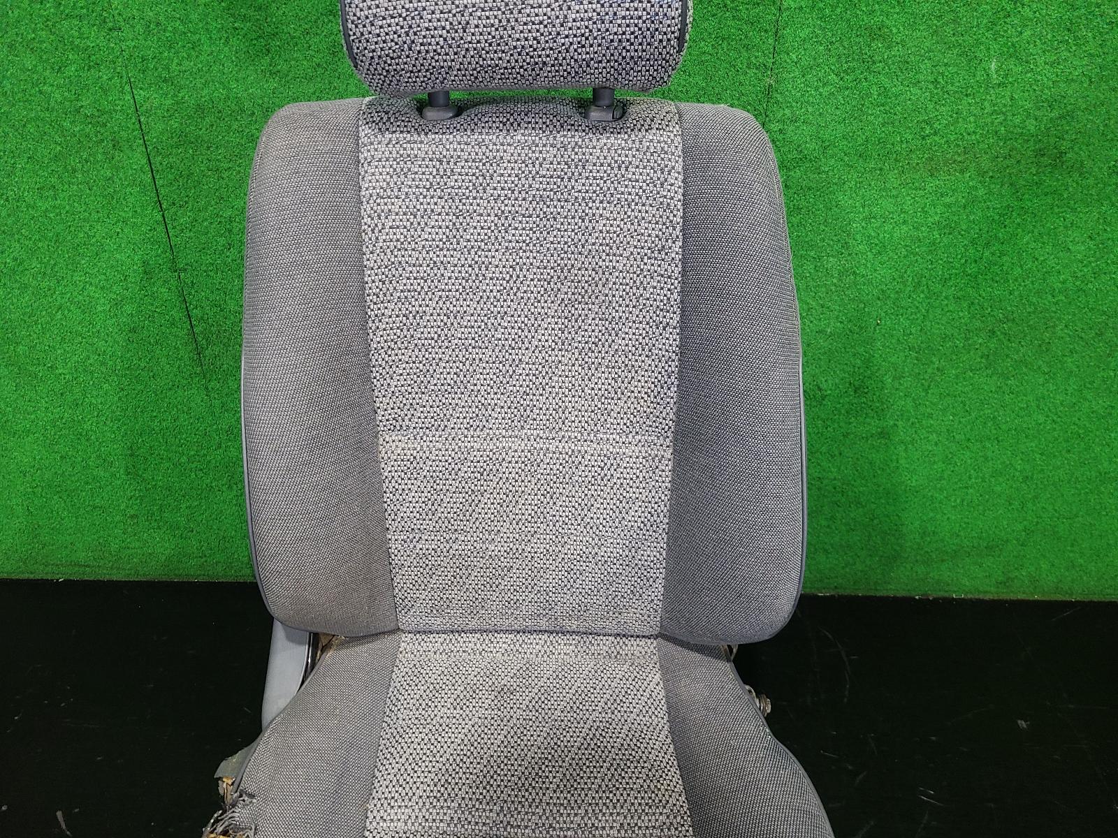 View Auto part Front Seat Toyota Landcruiser 1995