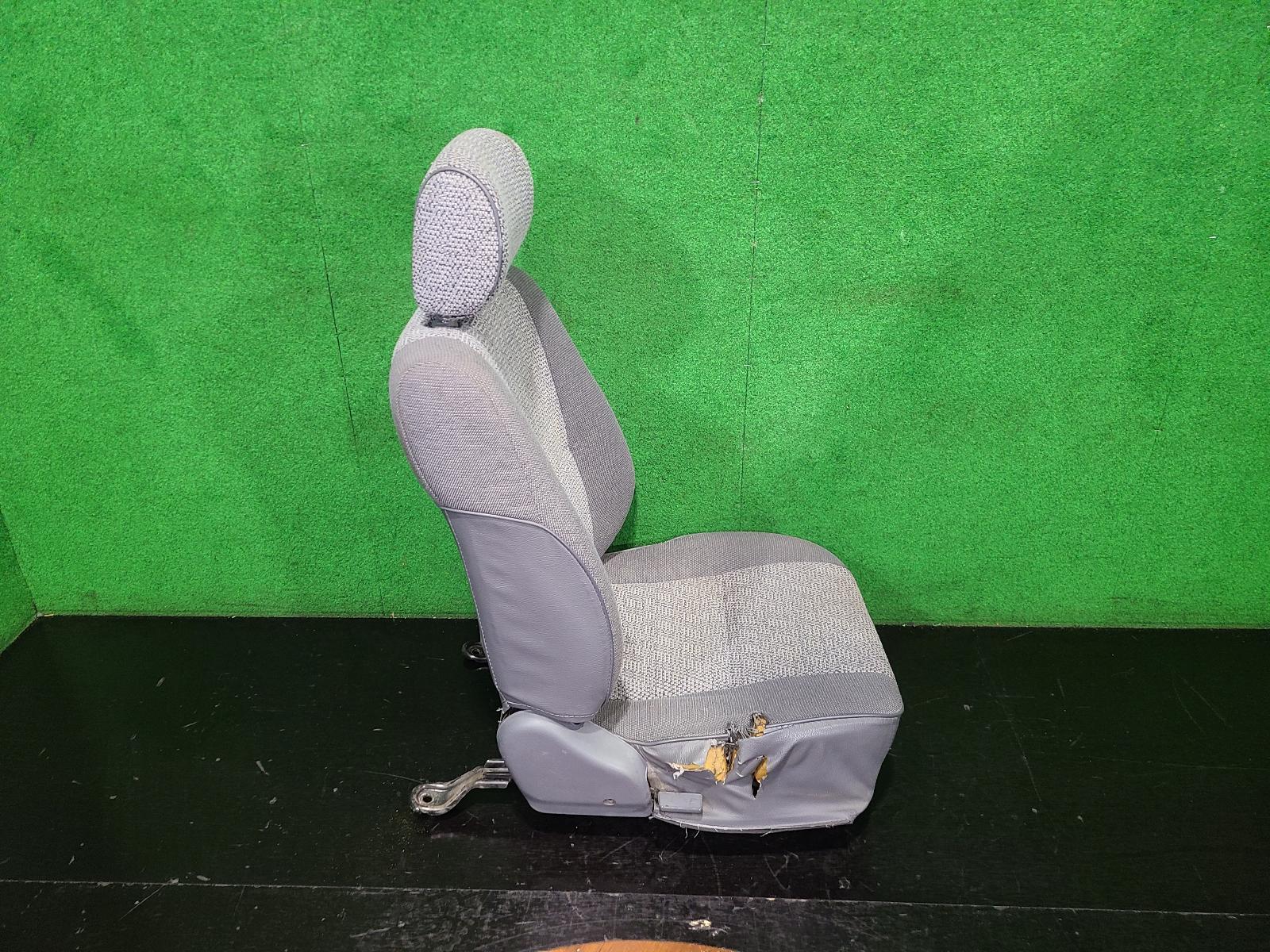 View Auto part Front Seat Toyota Landcruiser 1995