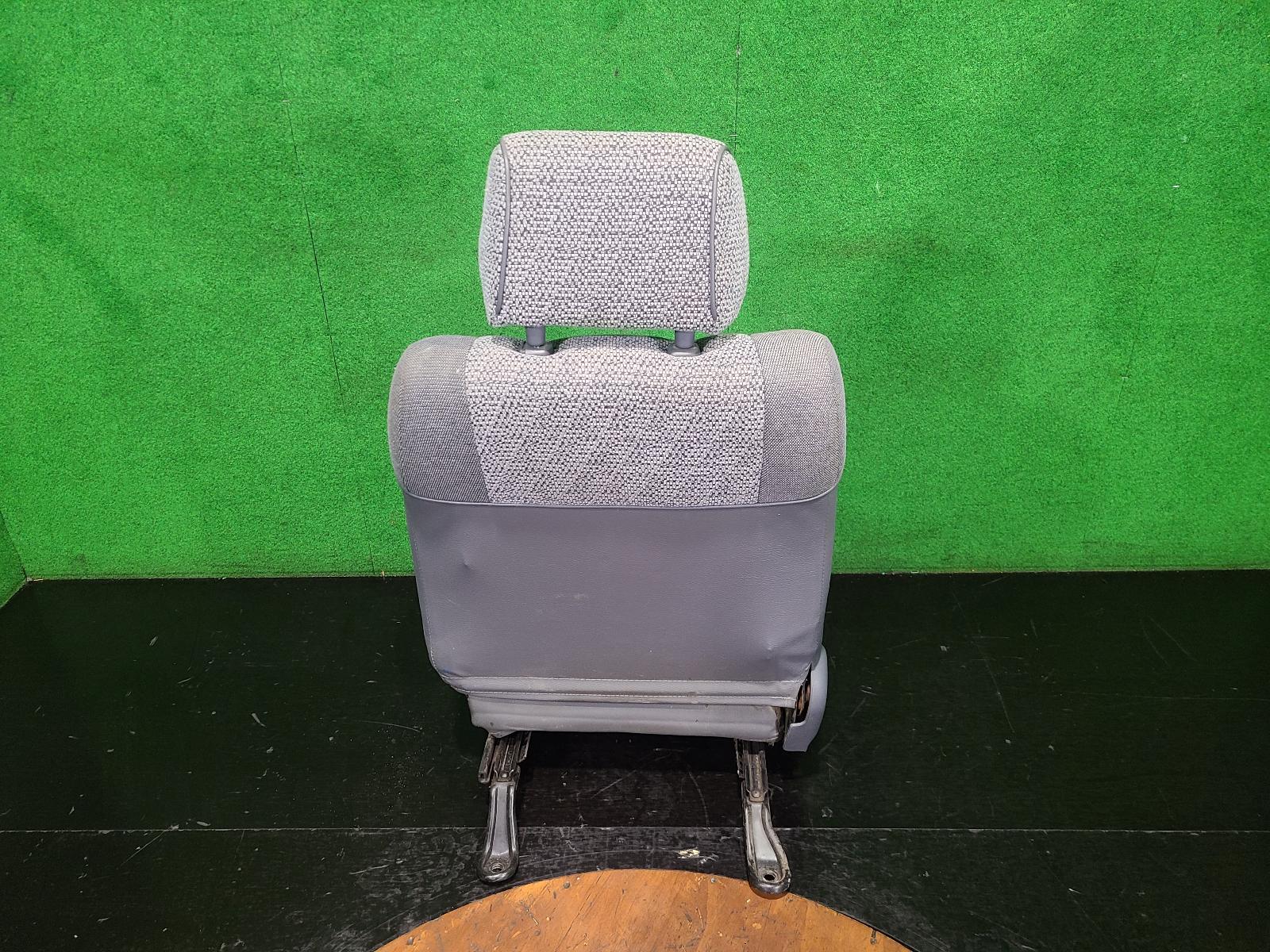 View Auto part Front Seat Toyota Landcruiser 1995