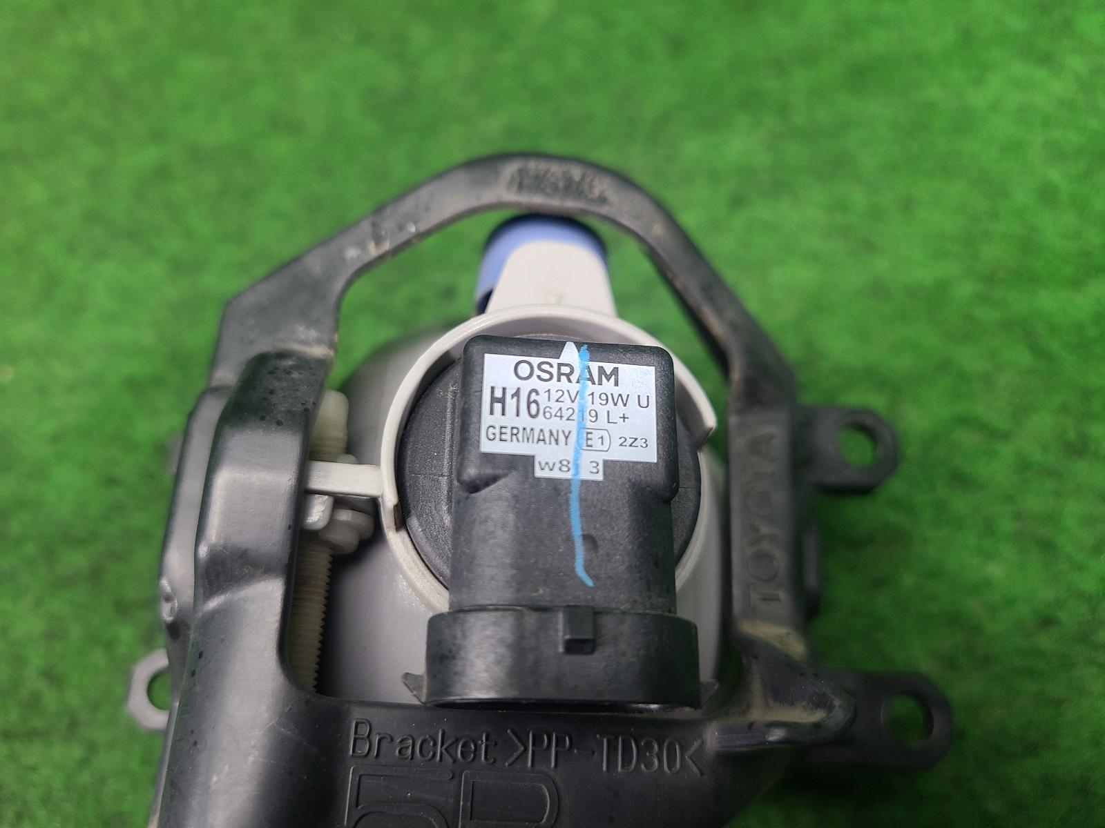 2018 Toyota Hilux Right Indicator/Fog/Side View Auto part Right Indicator/Fog/Side Toyota Hilux 2018