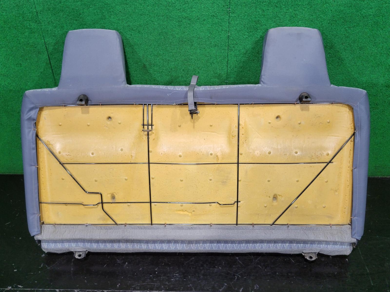 View Auto part 2nd Seat (Rear Seat) Toyota Hilux 2004