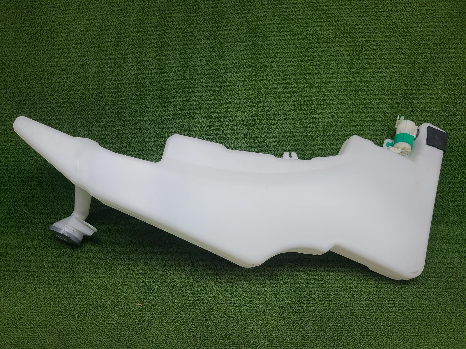 2020 Nissan Navara Washer Bottle View Auto part Washer Bottle Nissan Navara 2020