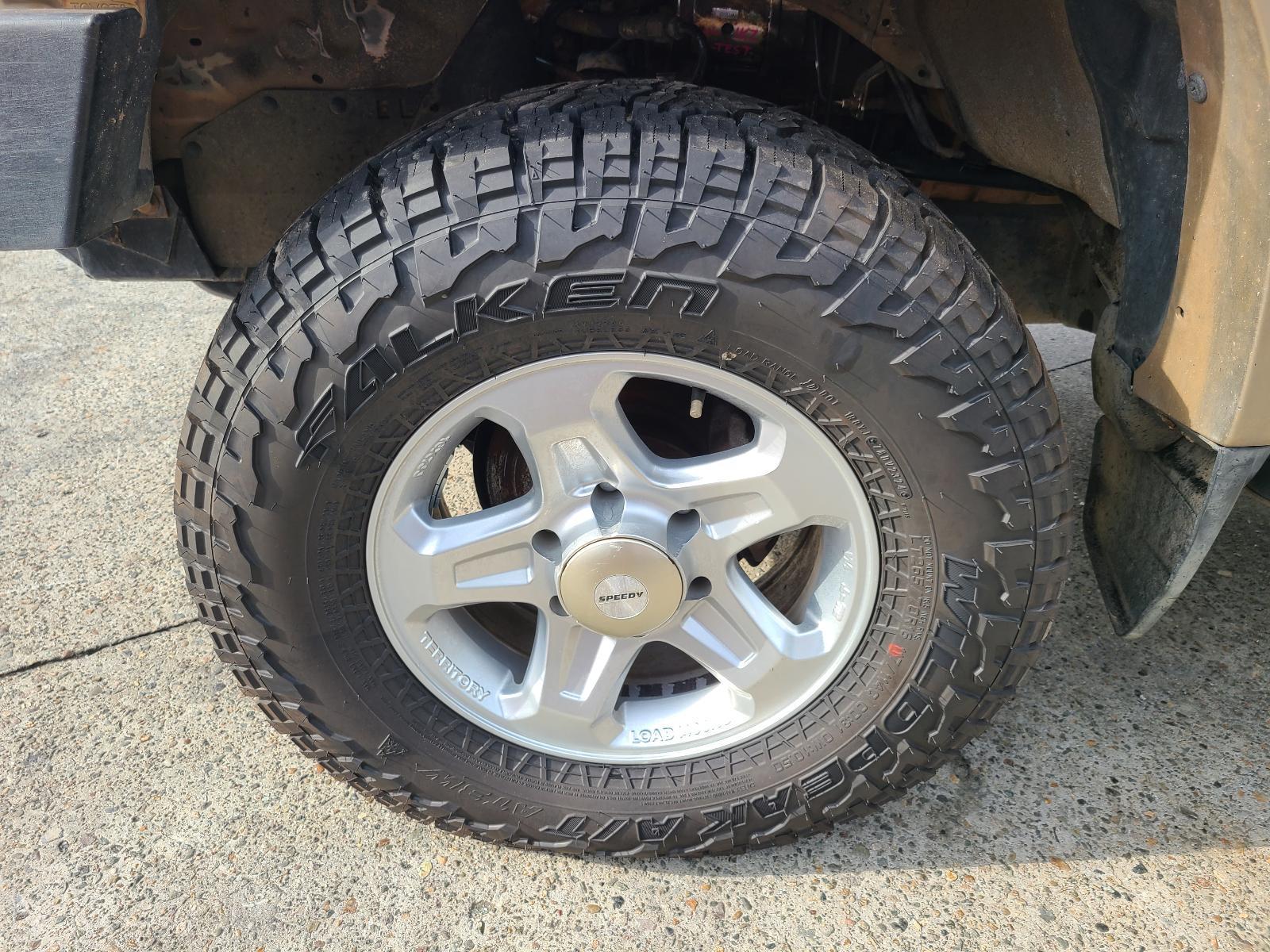 View Auto part Wheel Mag Toyota Hilux 2004