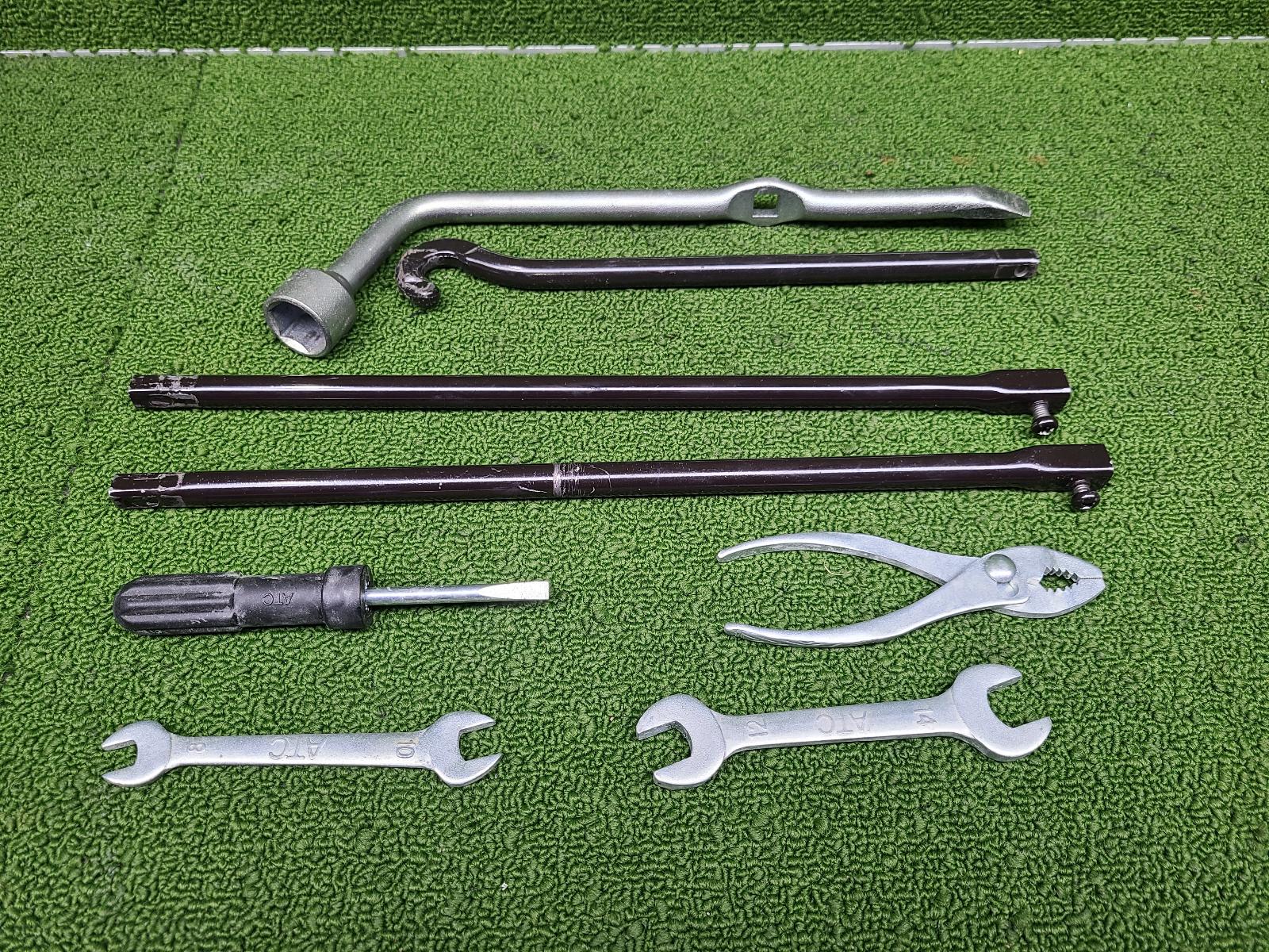 View Auto part Jack/Tool Kit Toyota Hilux 2008