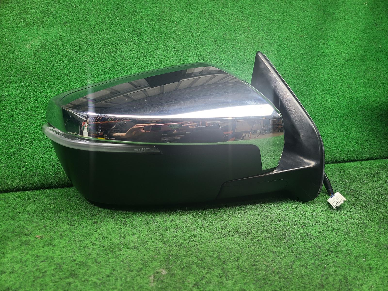 View Auto part Right Door Mirror Isuzu Dmax 2022