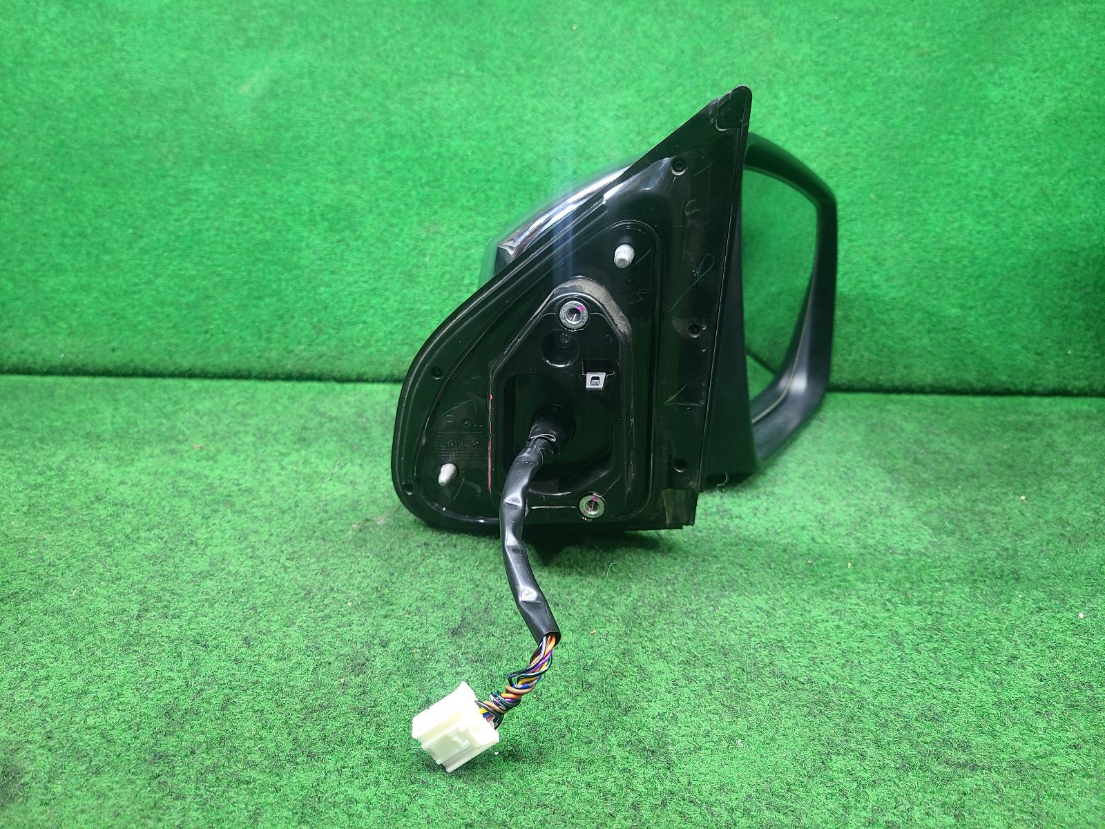 View Auto part Right Door Mirror Isuzu Dmax 2022