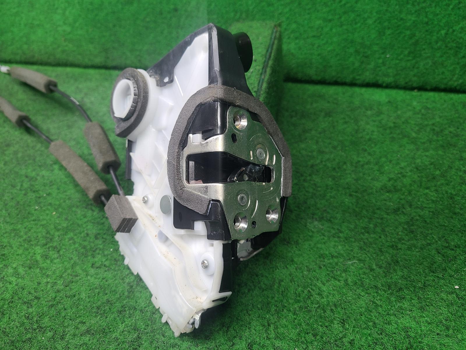 View Auto part Door/Boot/Gate Lock Isuzu Dmax 2022