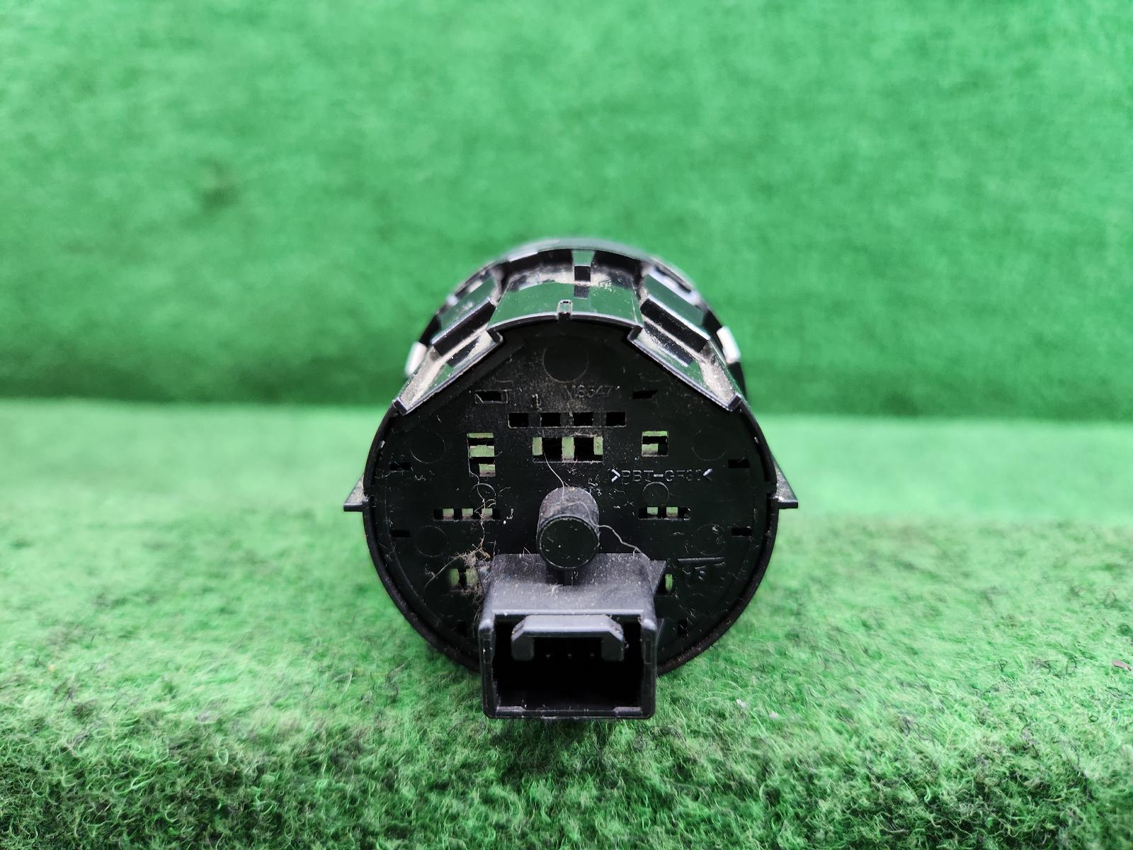 View Auto part Misc Switch/Relay Isuzu Dmax 2022