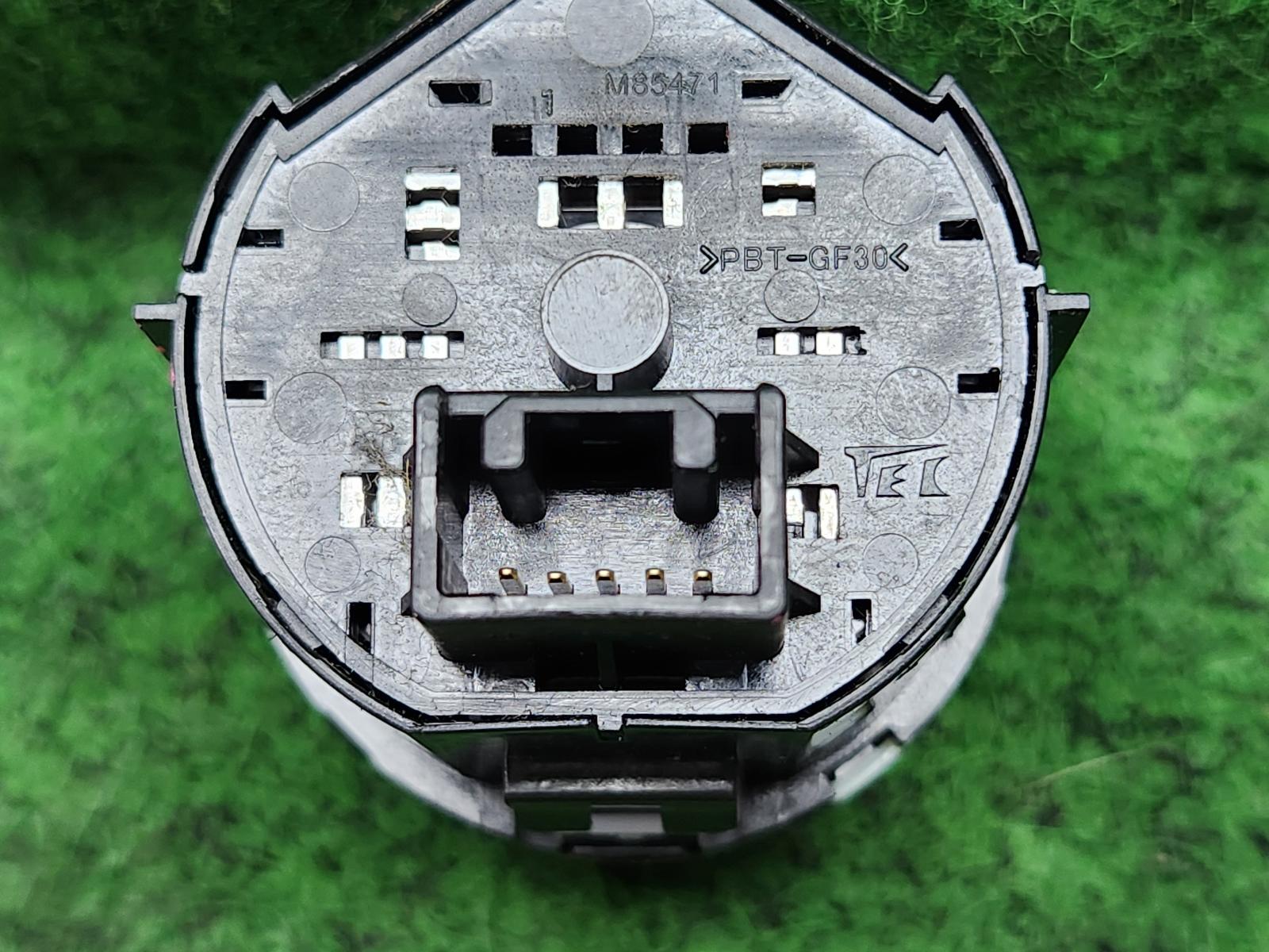 View Auto part Misc Switch/Relay Isuzu Dmax 2022