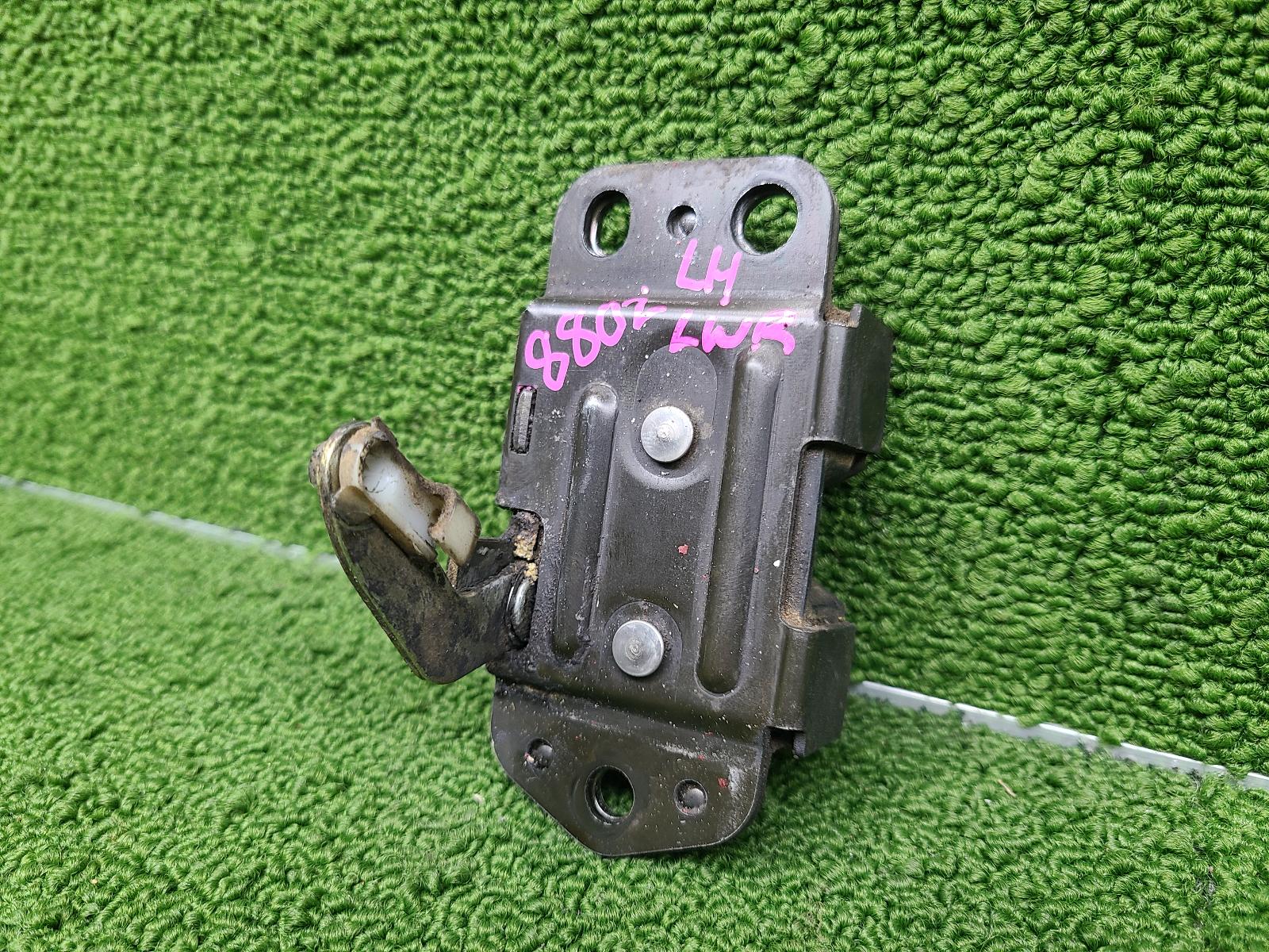 View Auto part Door/Boot/Gate Lock Toyota Landcruiser 1997