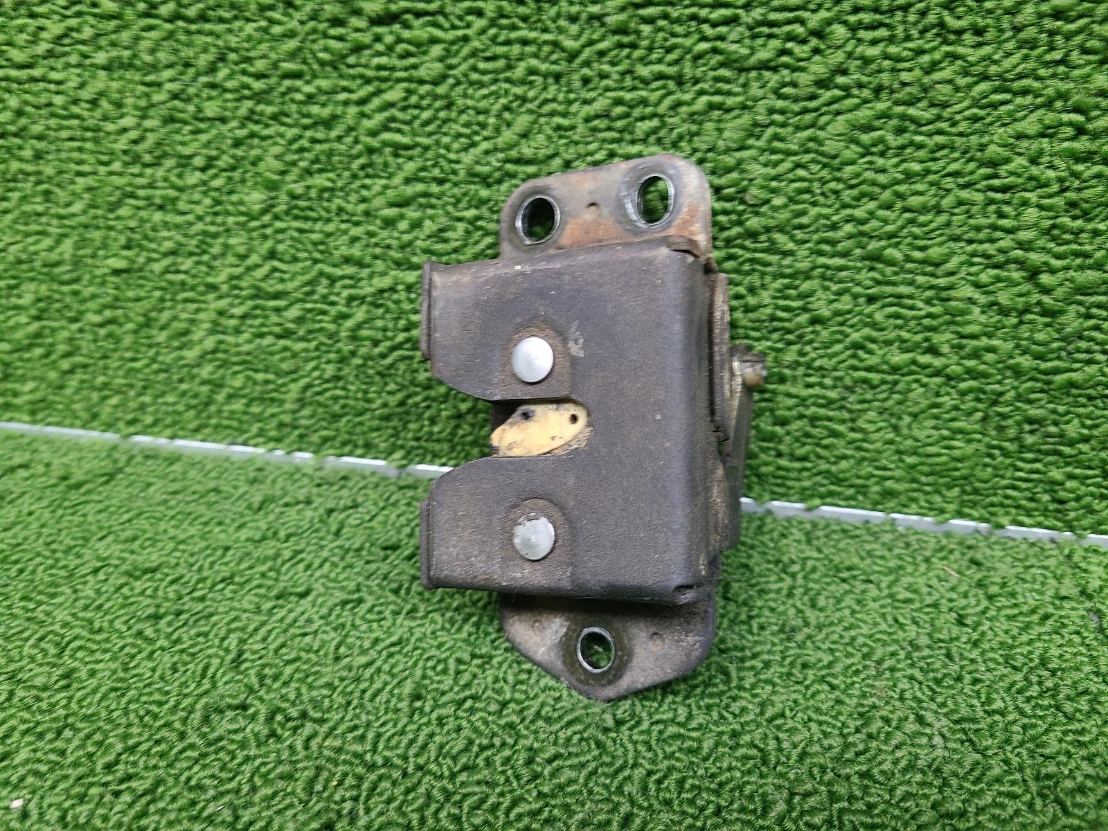 View Auto part Door/Boot/Gate Lock Toyota Landcruiser 1997