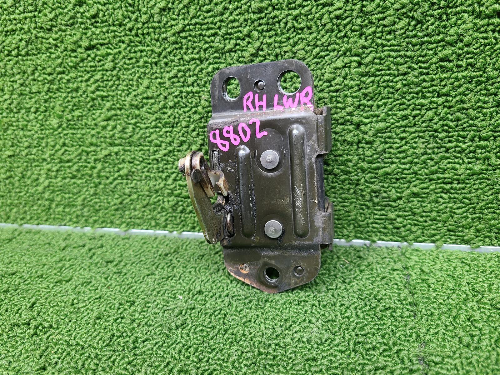 View Auto part Door/Boot/Gate Lock Toyota Landcruiser 1997