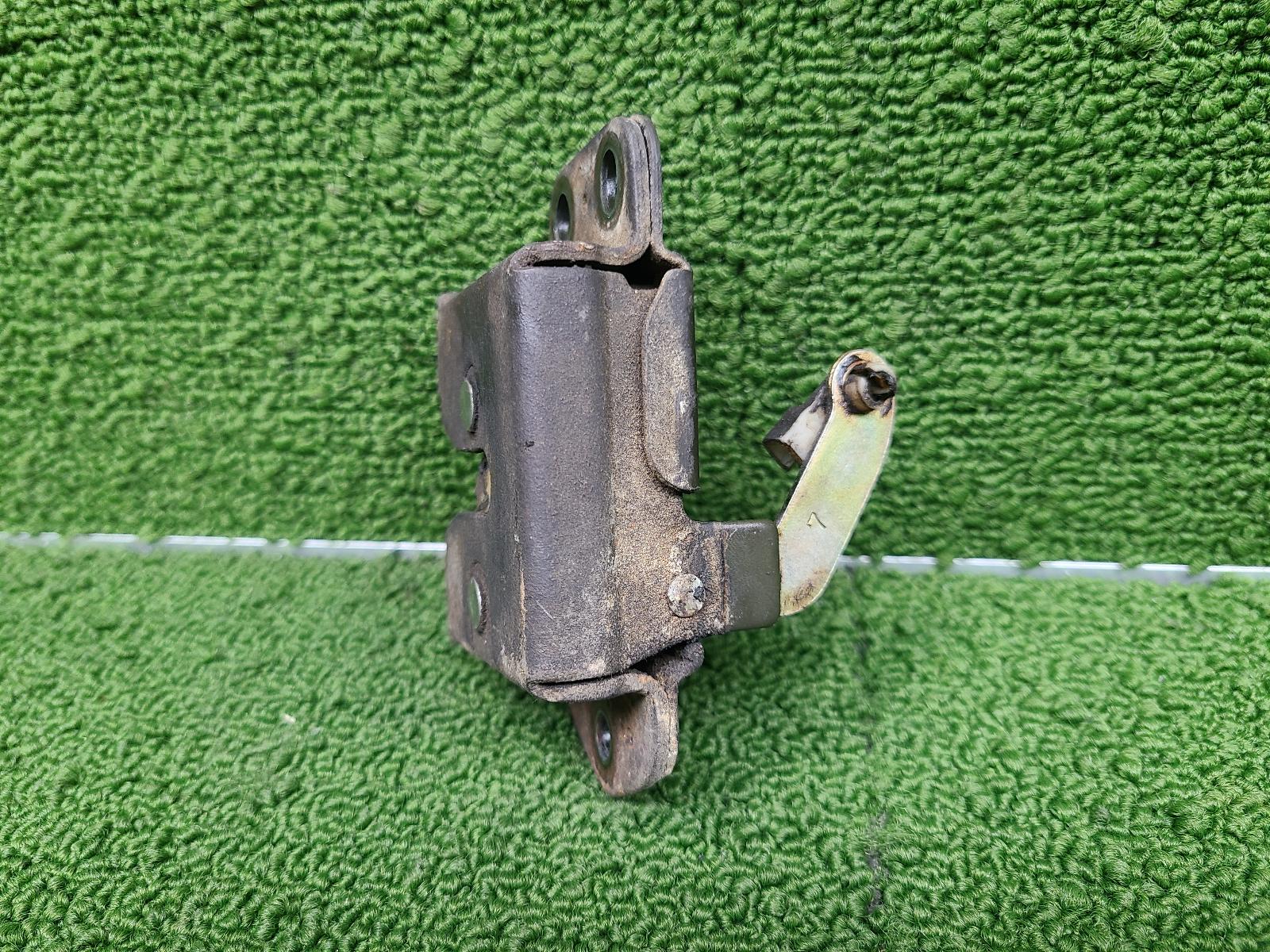View Auto part Door/Boot/Gate Lock Toyota Landcruiser 1997