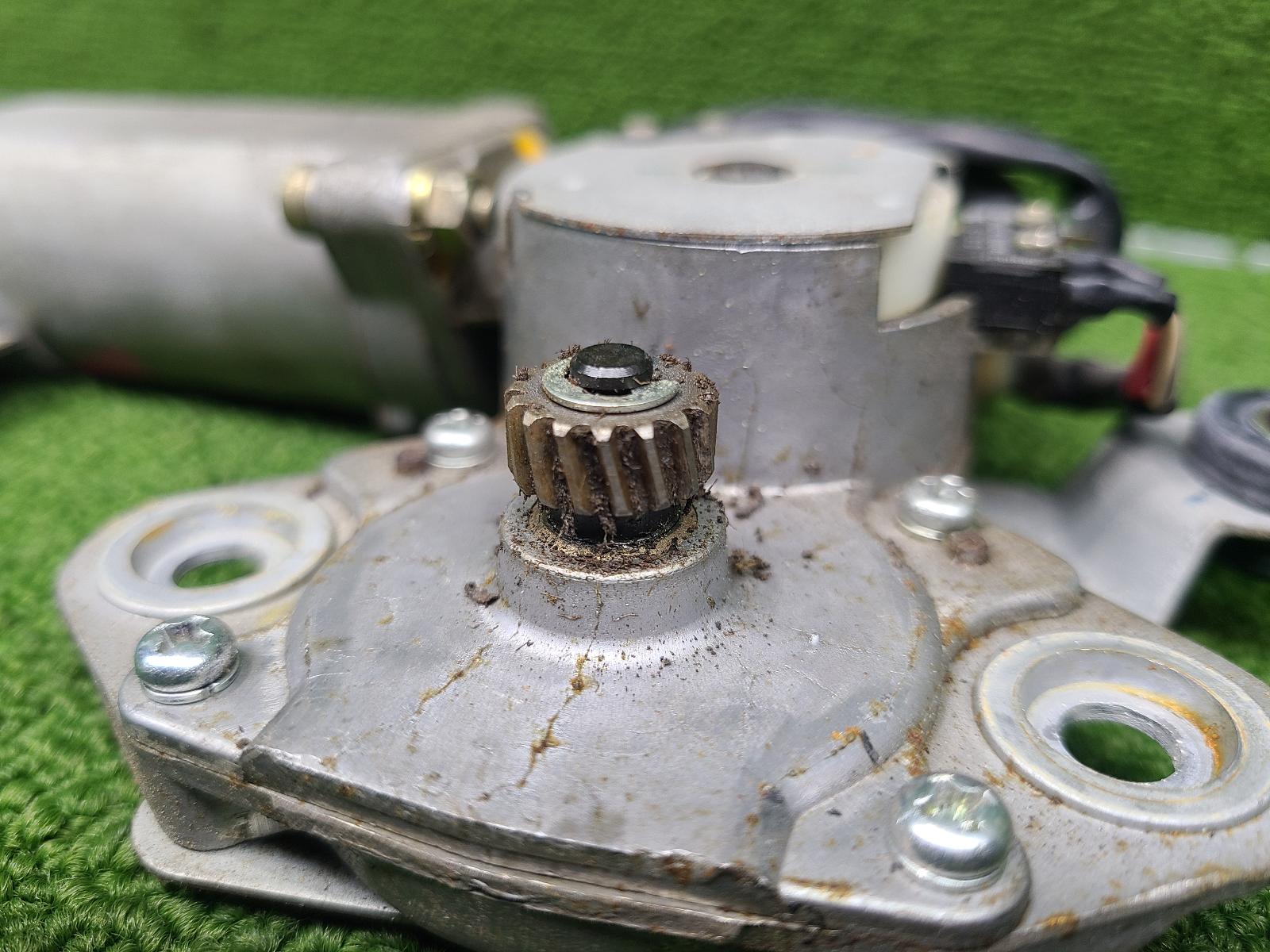 View Auto part Sunroof Motor Toyota Landcruiser 1997