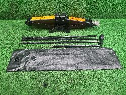 View Auto part Jack/Tool Kit Nissan Navara 2020