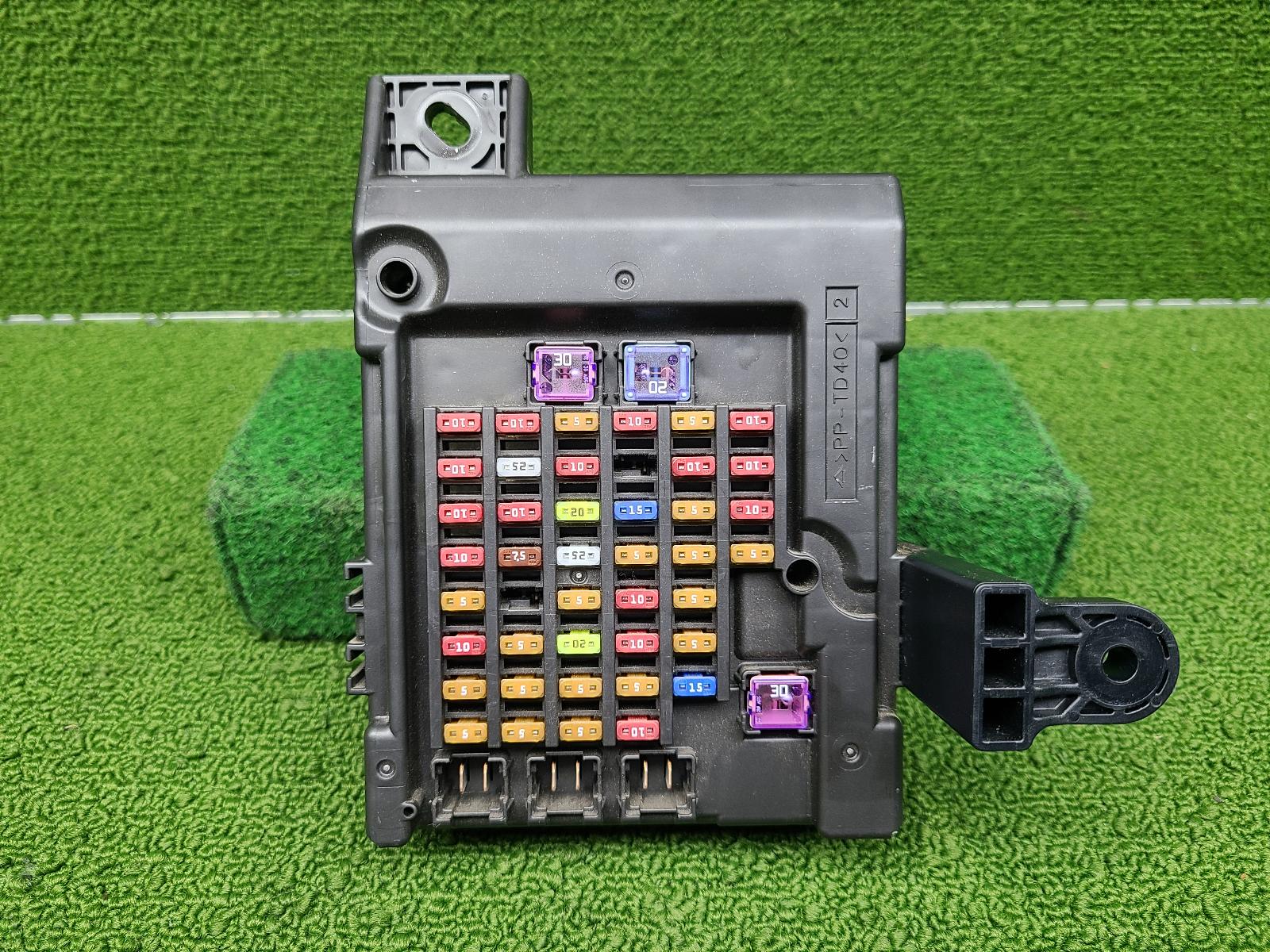 View Auto part Fuse Box Isuzu Dmax 2023