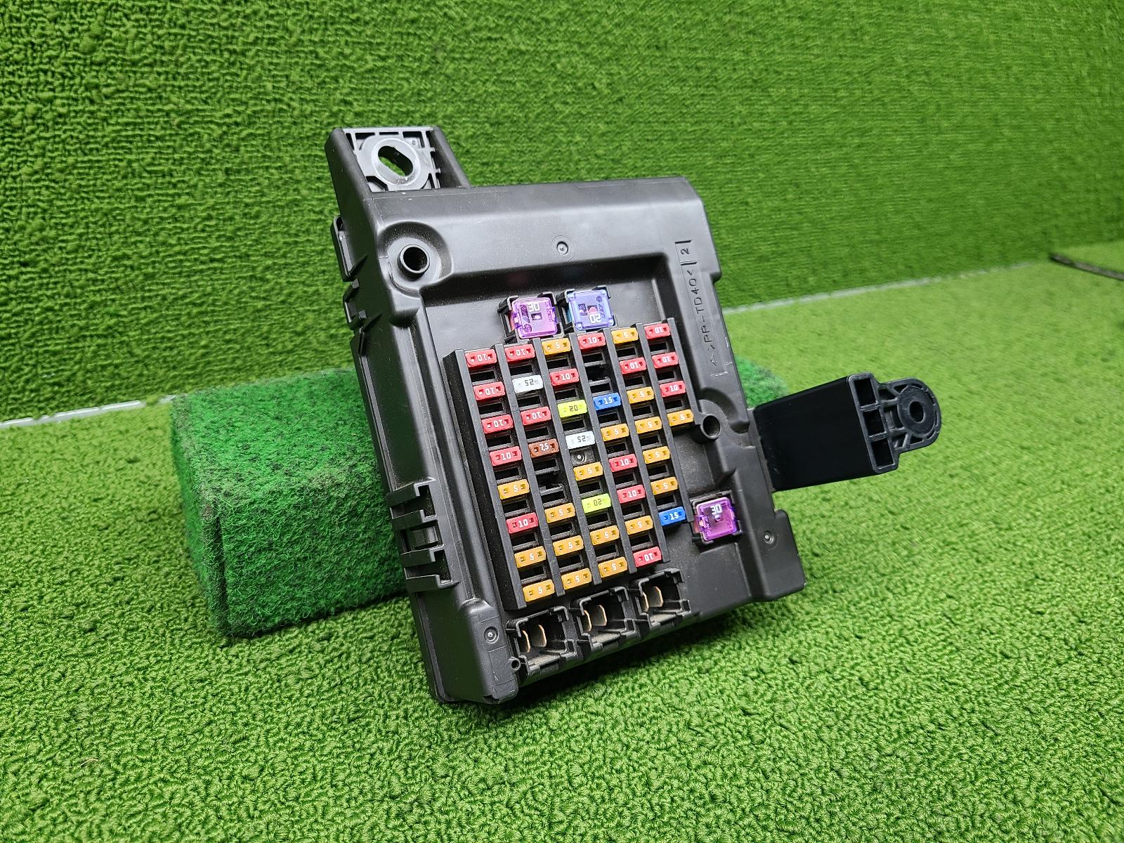 View Auto part Fuse Box Isuzu Dmax 2023