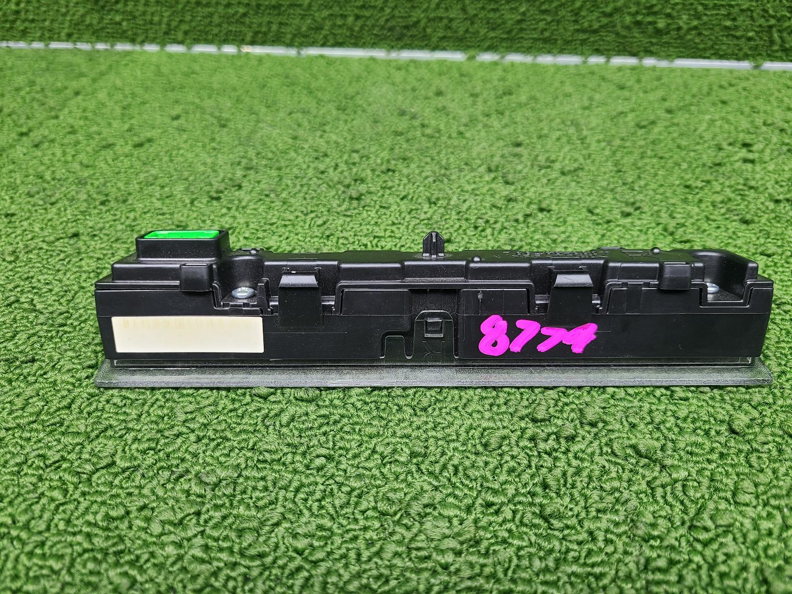 View Auto part Instrument Cluster Isuzu Dmax 2023