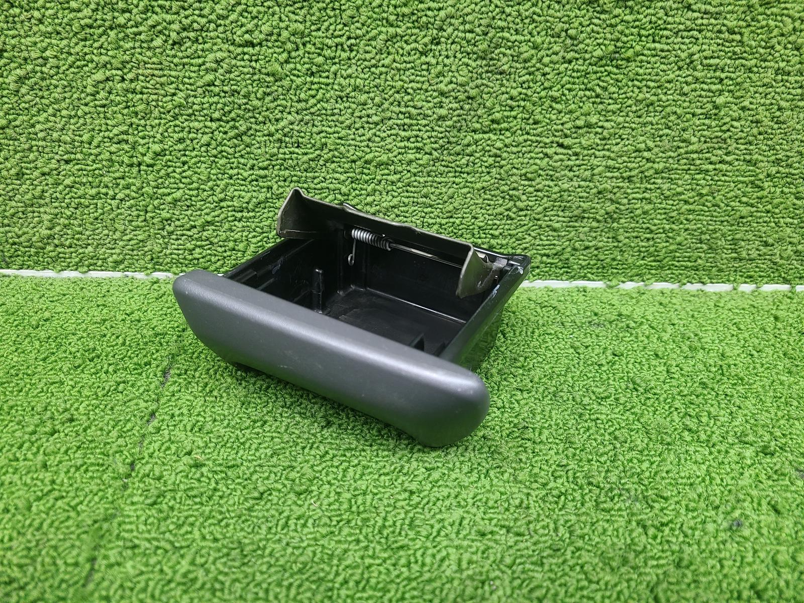 View Auto part Ashtray Toyota Landcruiser 2001