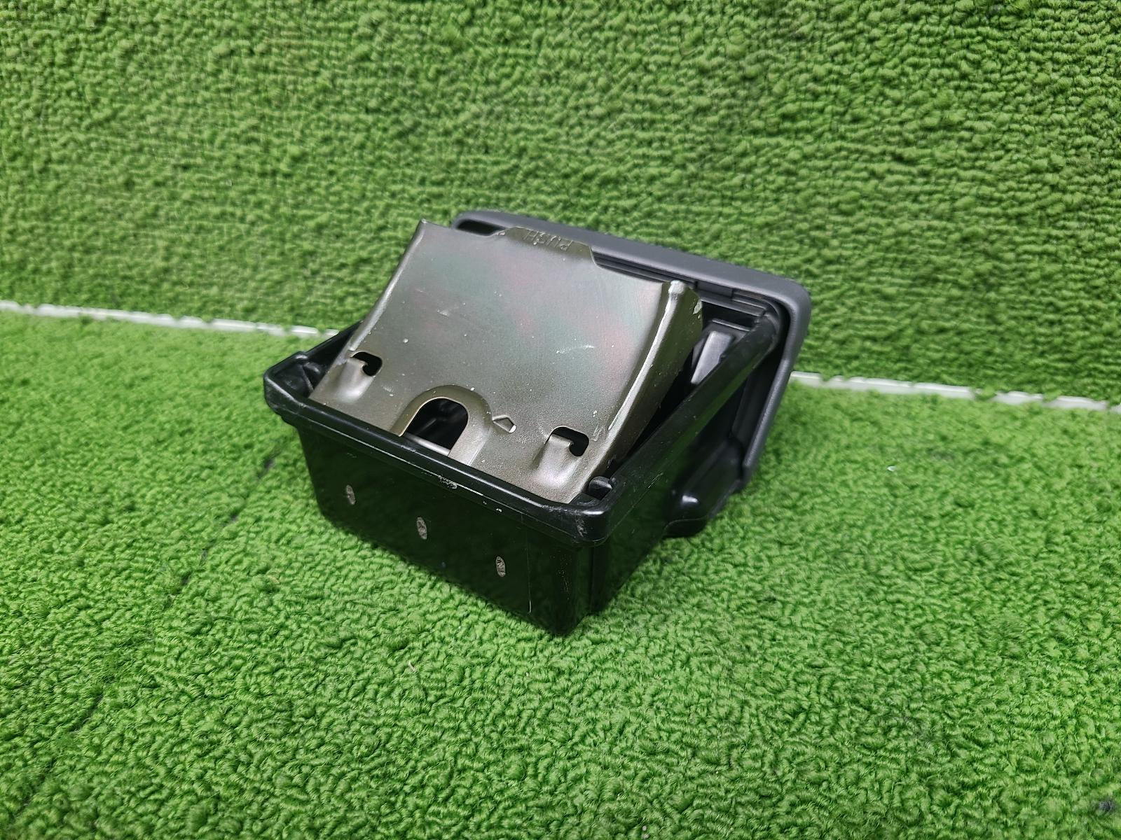 View Auto part Ashtray Toyota Landcruiser 2001