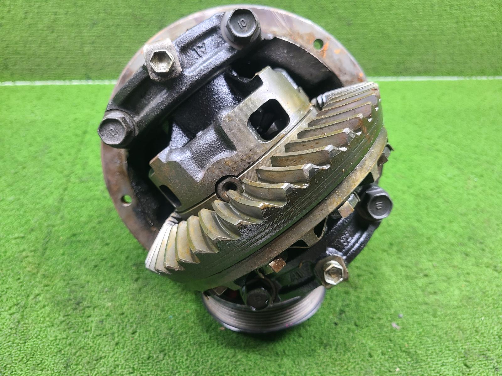 2017 Toyota Landcruiser Differential Centre View Auto part Differential Centre Toyota Landcruiser 2017